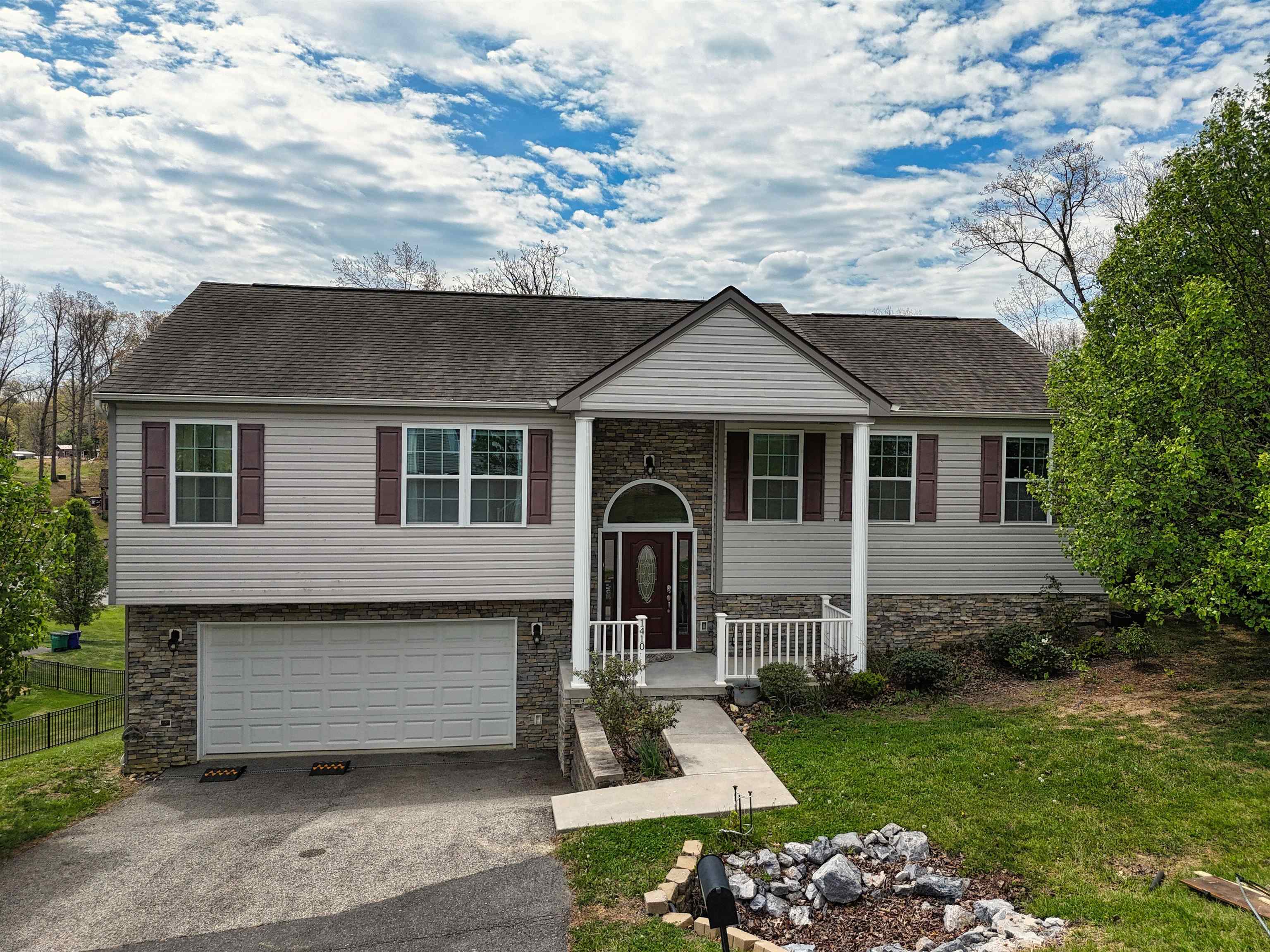 1410 SHERWOOD Drive