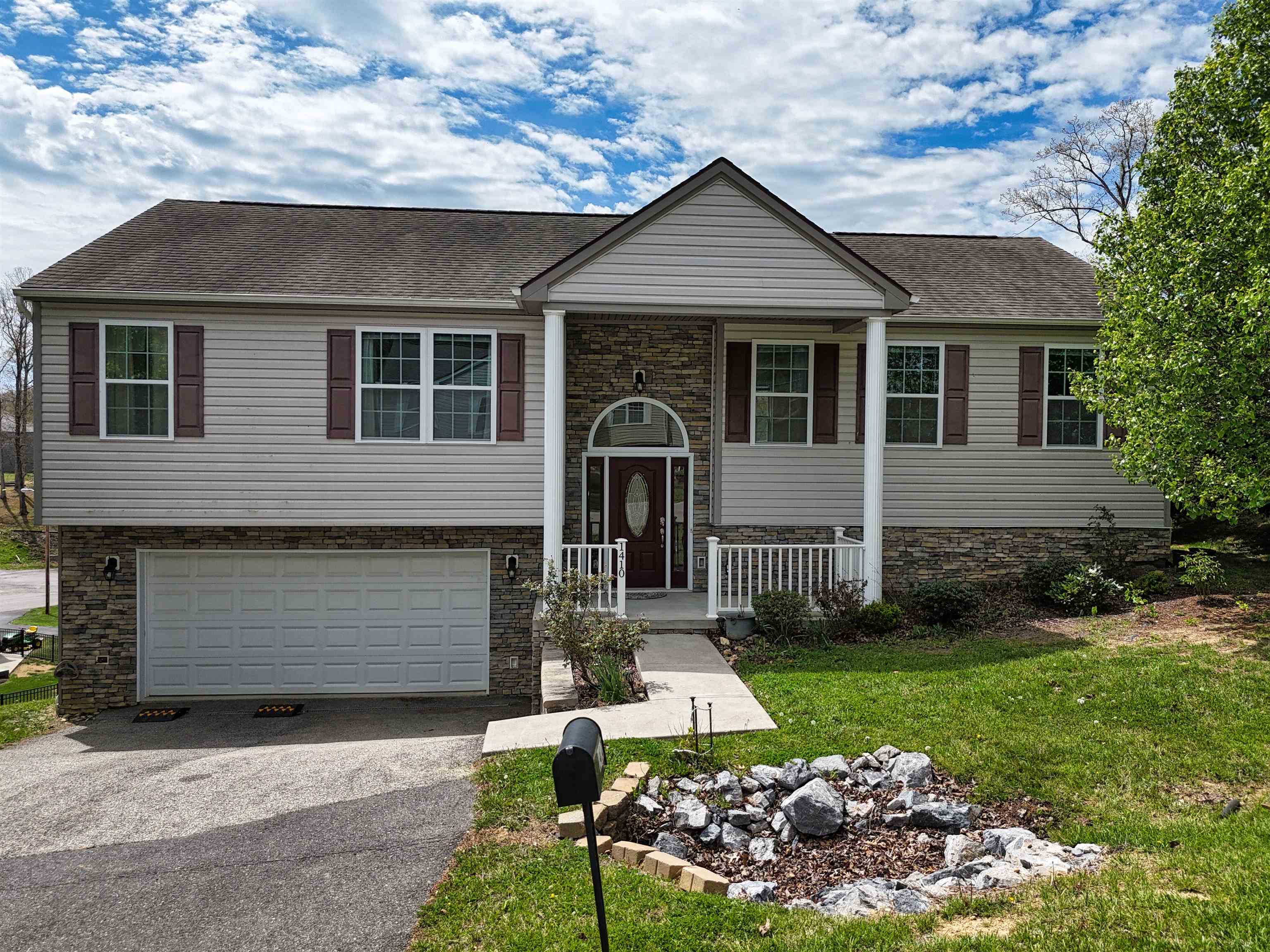 1410 SHERWOOD Drive