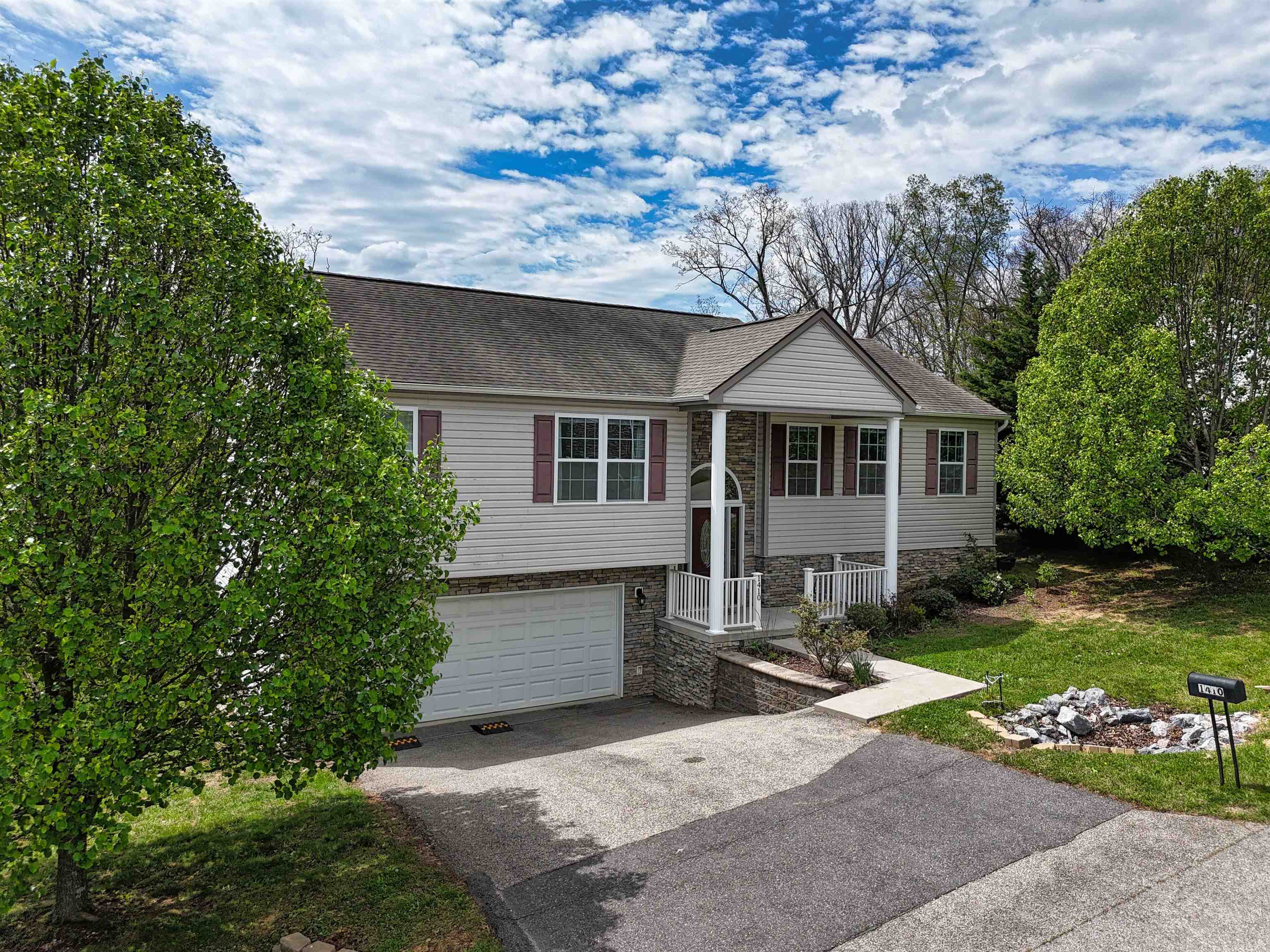 1410 SHERWOOD Drive