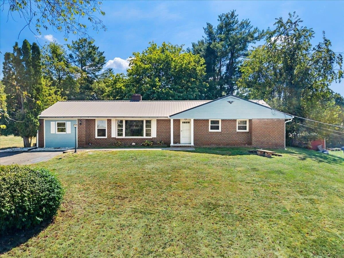 110 ROSEHILL Drive