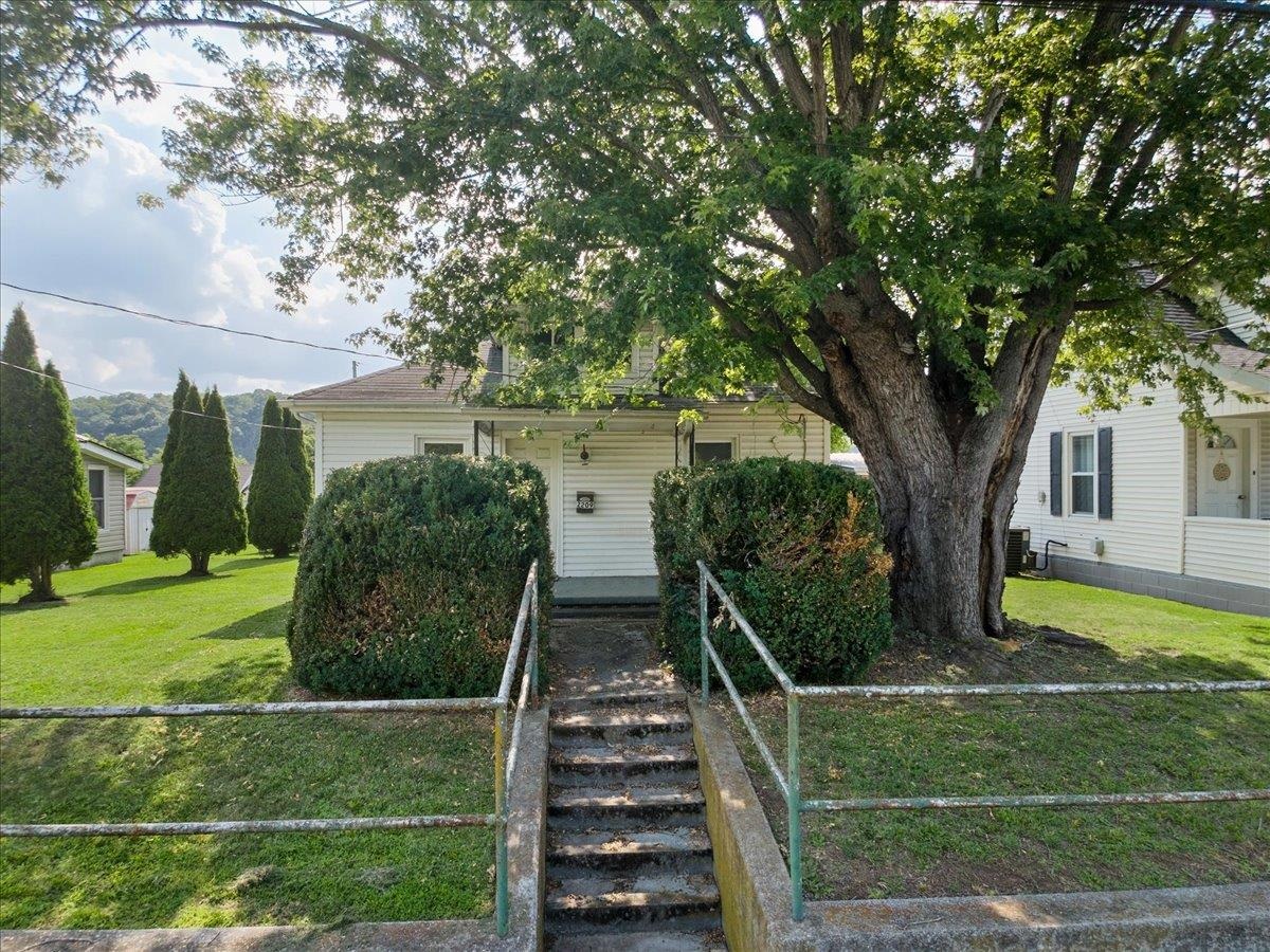 2209 W MAIN Street