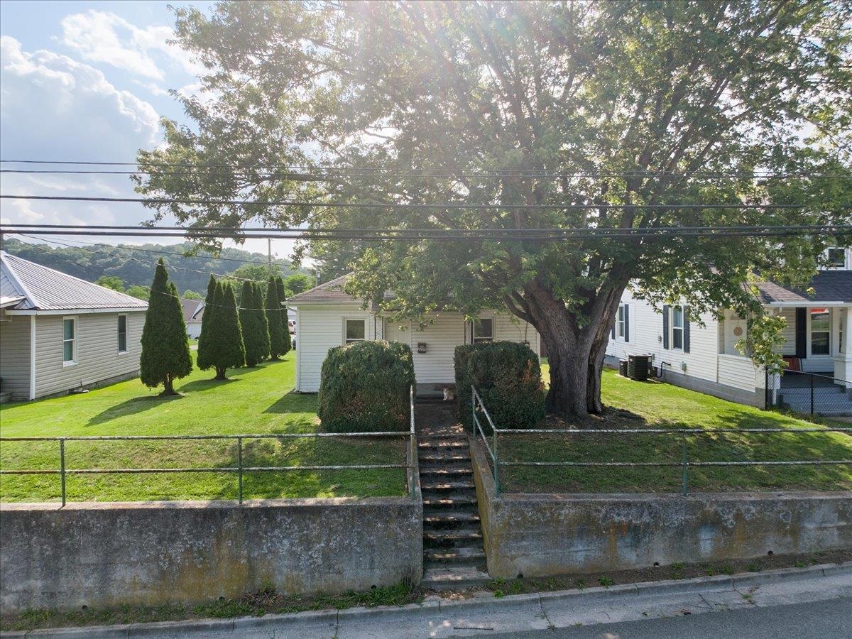 2209 W MAIN Street