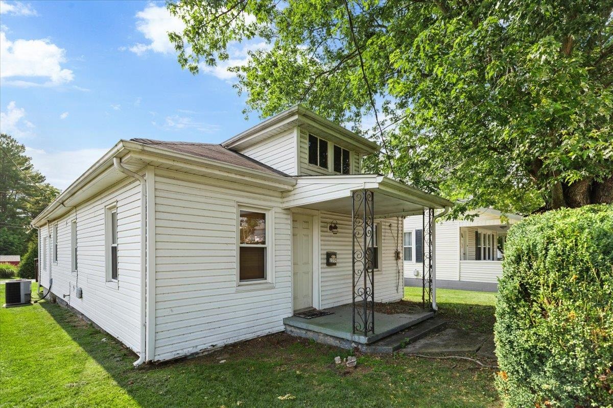 2209 W MAIN Street