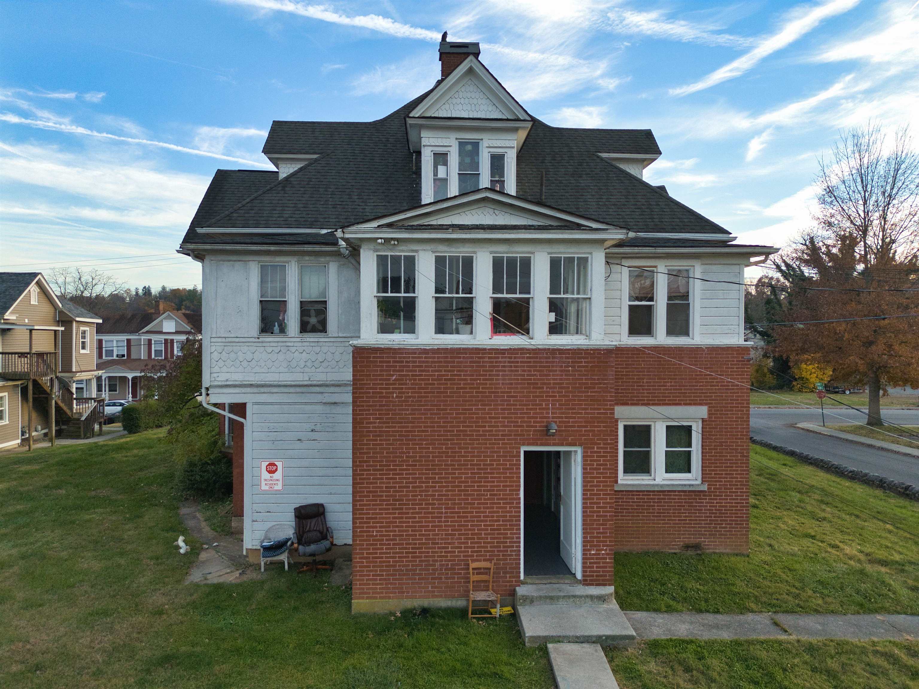 1120 DOWNEY Street
