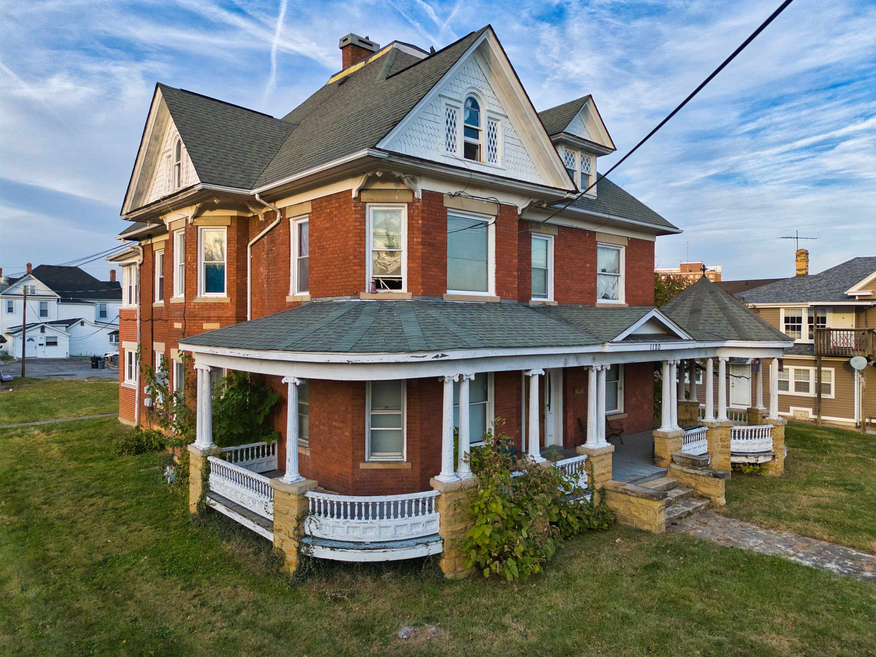 1120 DOWNEY Street