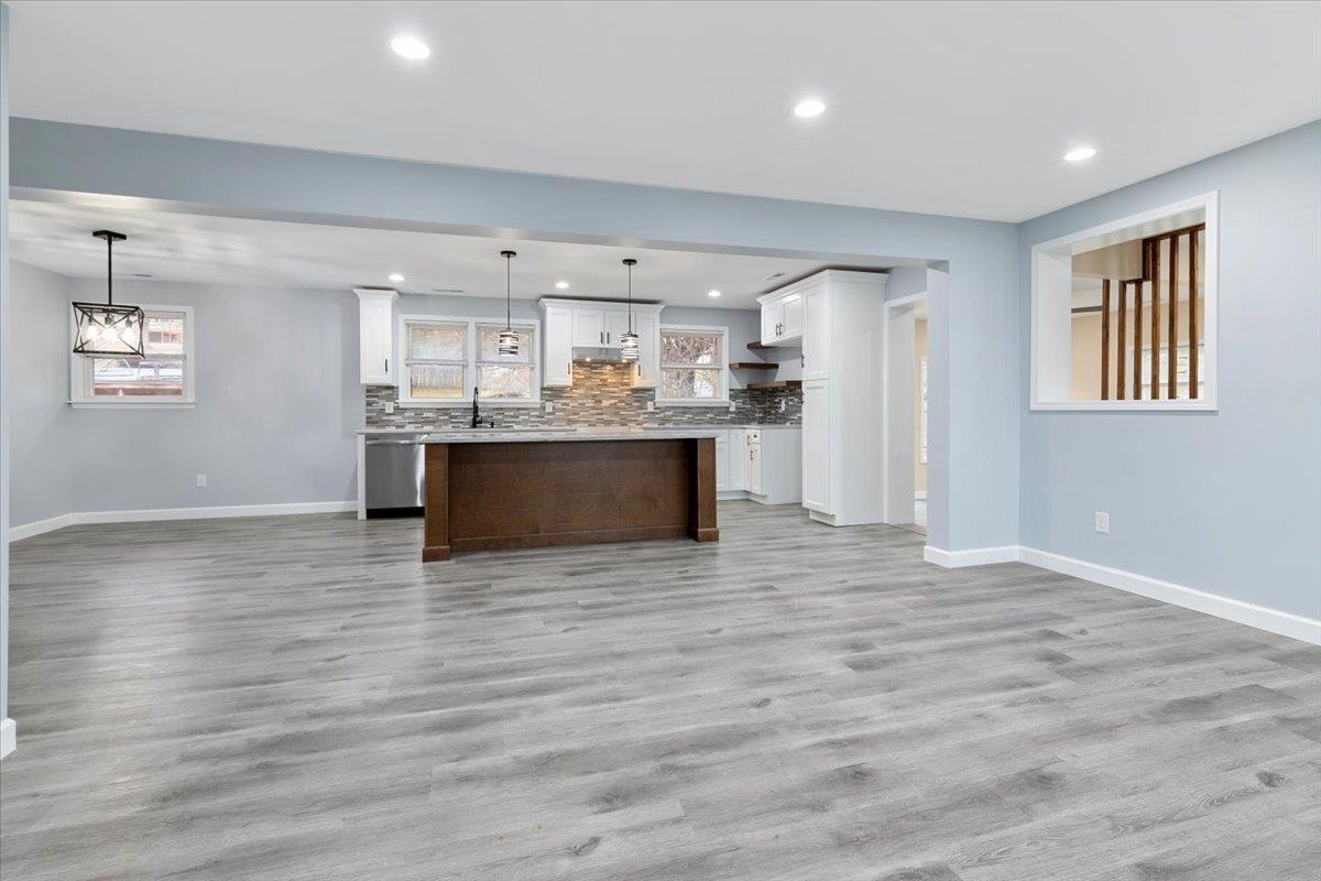 909 CUSTIS Street
