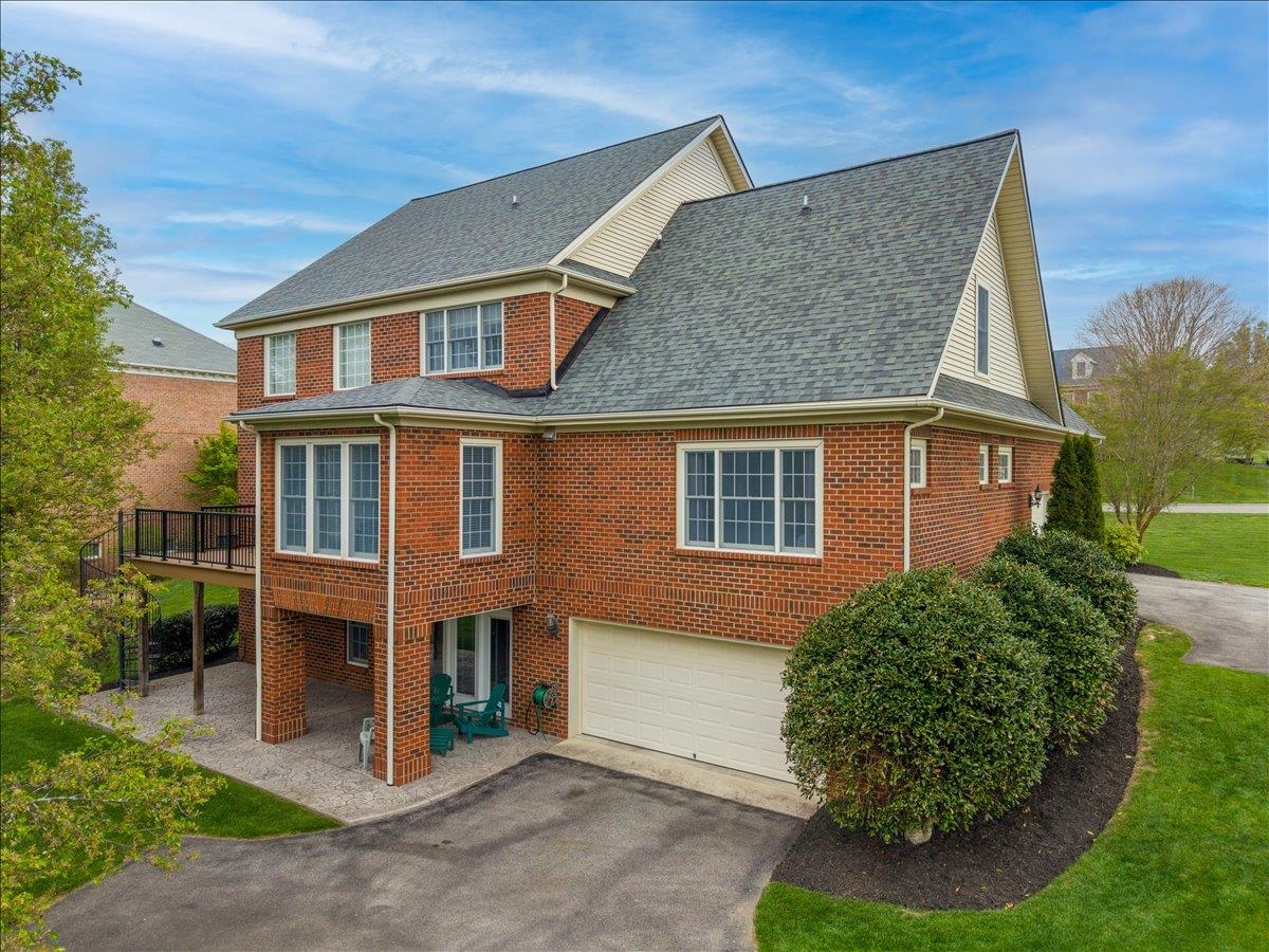 2201 BIRCHLEAF Lane