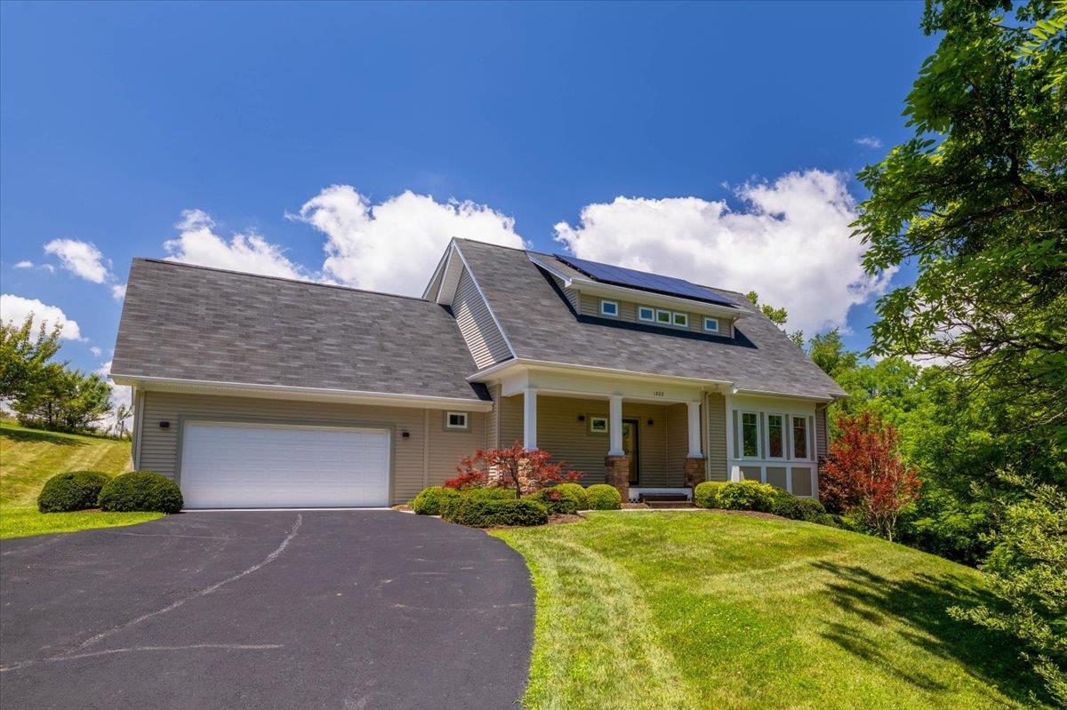 1202 Redbud Road