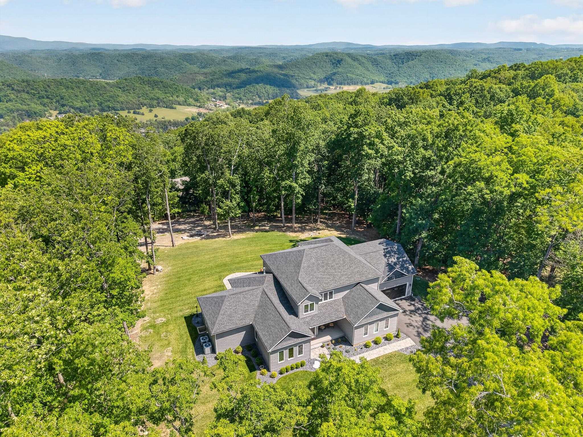 500 Quailwood Dr, Blacksburg, VA, 24060, USA, 5 Bedrooms Bedrooms, ,4 BathroomsBathrooms,Residential,Pending,500 Quailwood Dr,427441