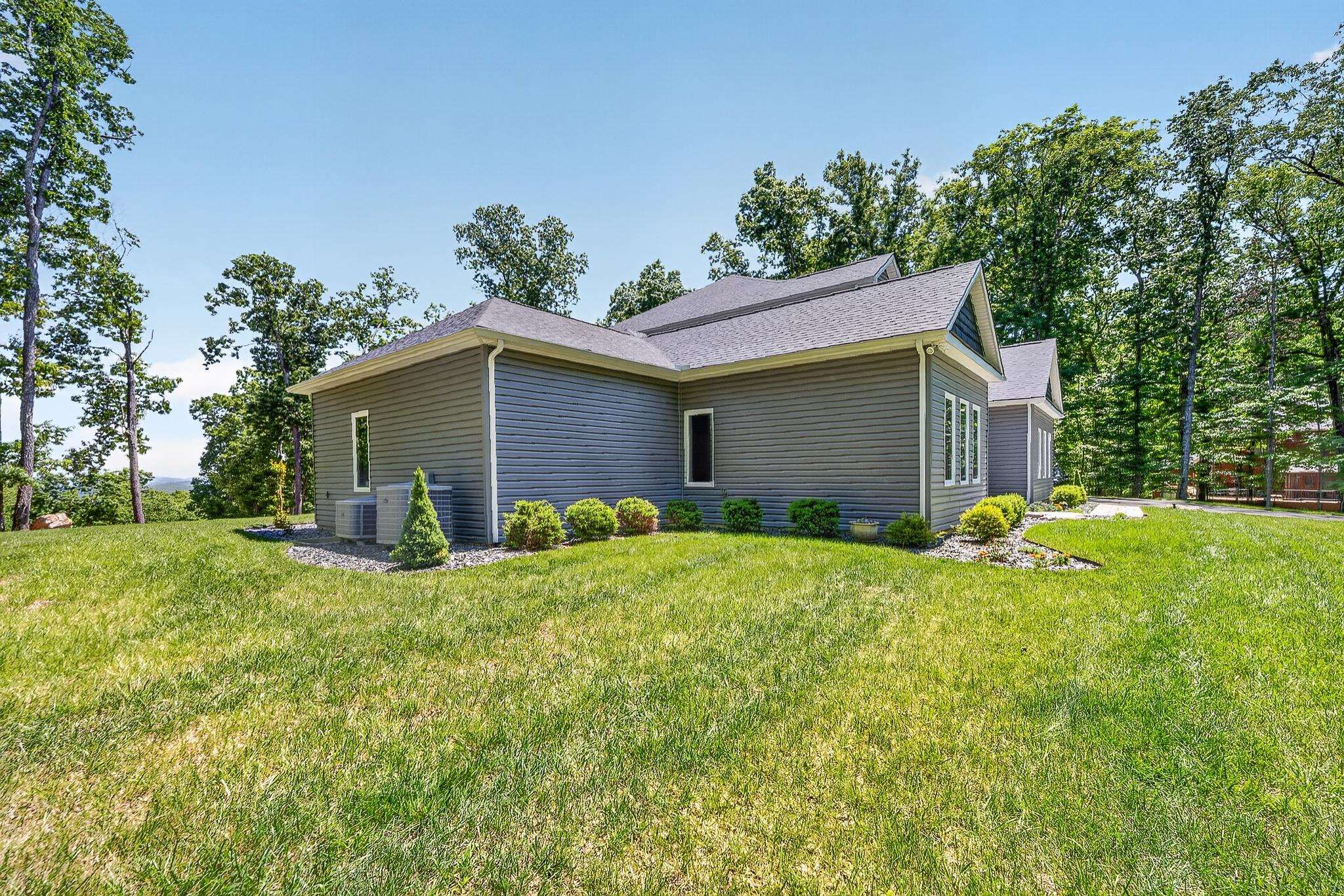 500 Quailwood Dr, Blacksburg, VA, 24060, USA, 5 Bedrooms Bedrooms, ,4 BathroomsBathrooms,Residential,Pending,500 Quailwood Dr,427441