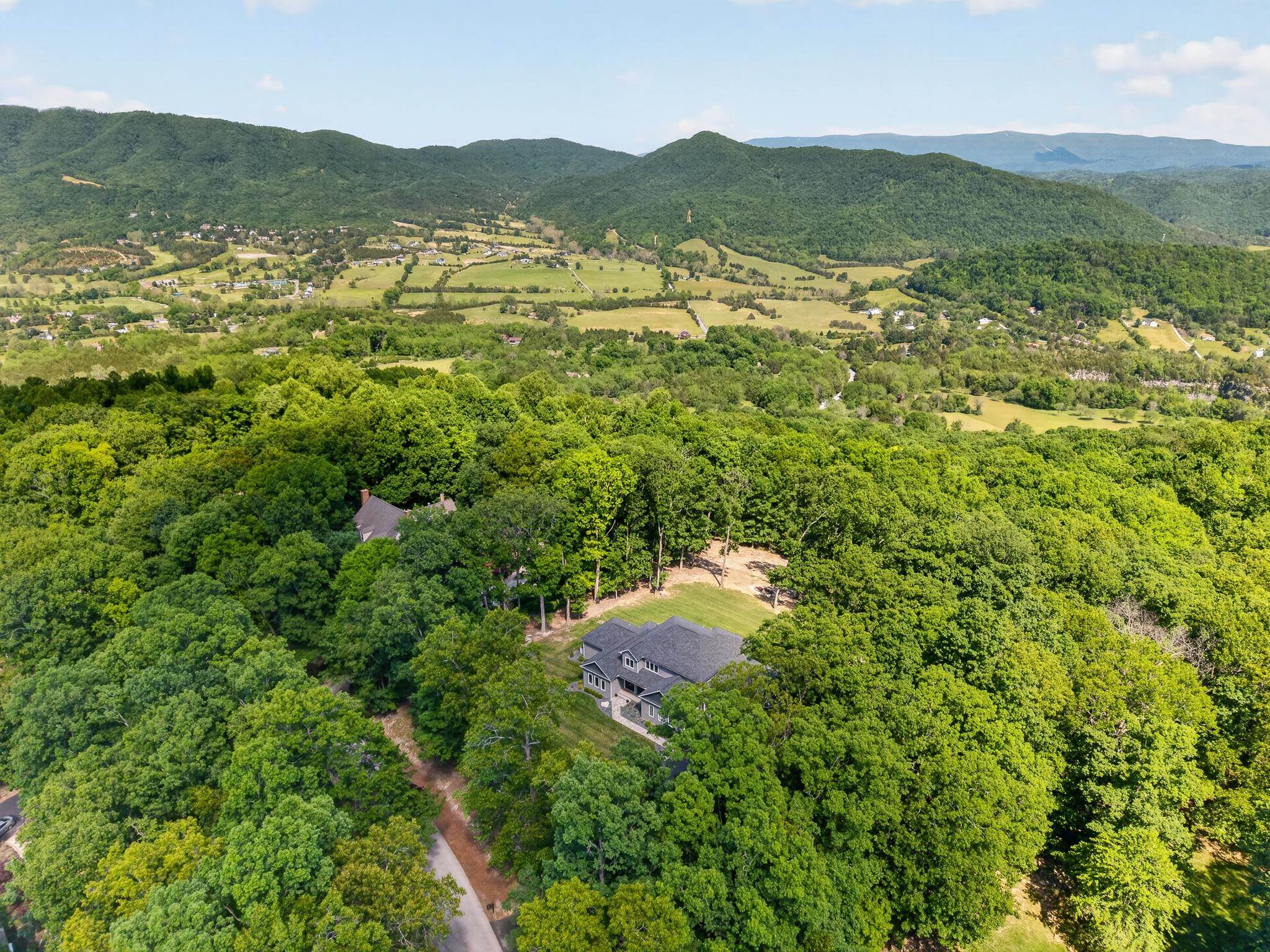 500 Quailwood Dr, Blacksburg, VA, 24060, USA, 5 Bedrooms Bedrooms, ,4 BathroomsBathrooms,Residential,Pending,500 Quailwood Dr,427441
