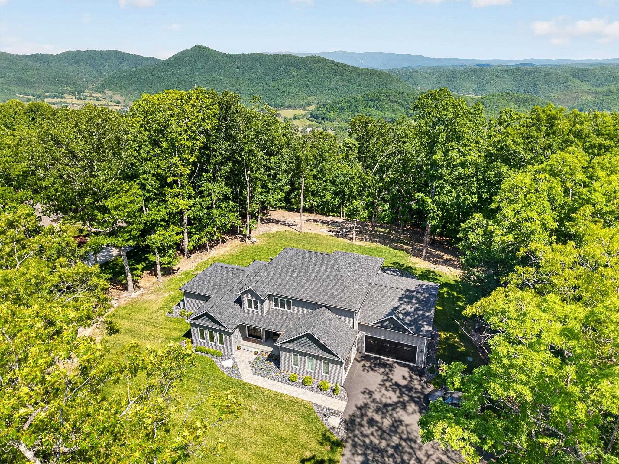 500 Quailwood Dr, Blacksburg, VA, 24060, USA, 5 Bedrooms Bedrooms, ,4 BathroomsBathrooms,Residential,Pending,500 Quailwood Dr,427441