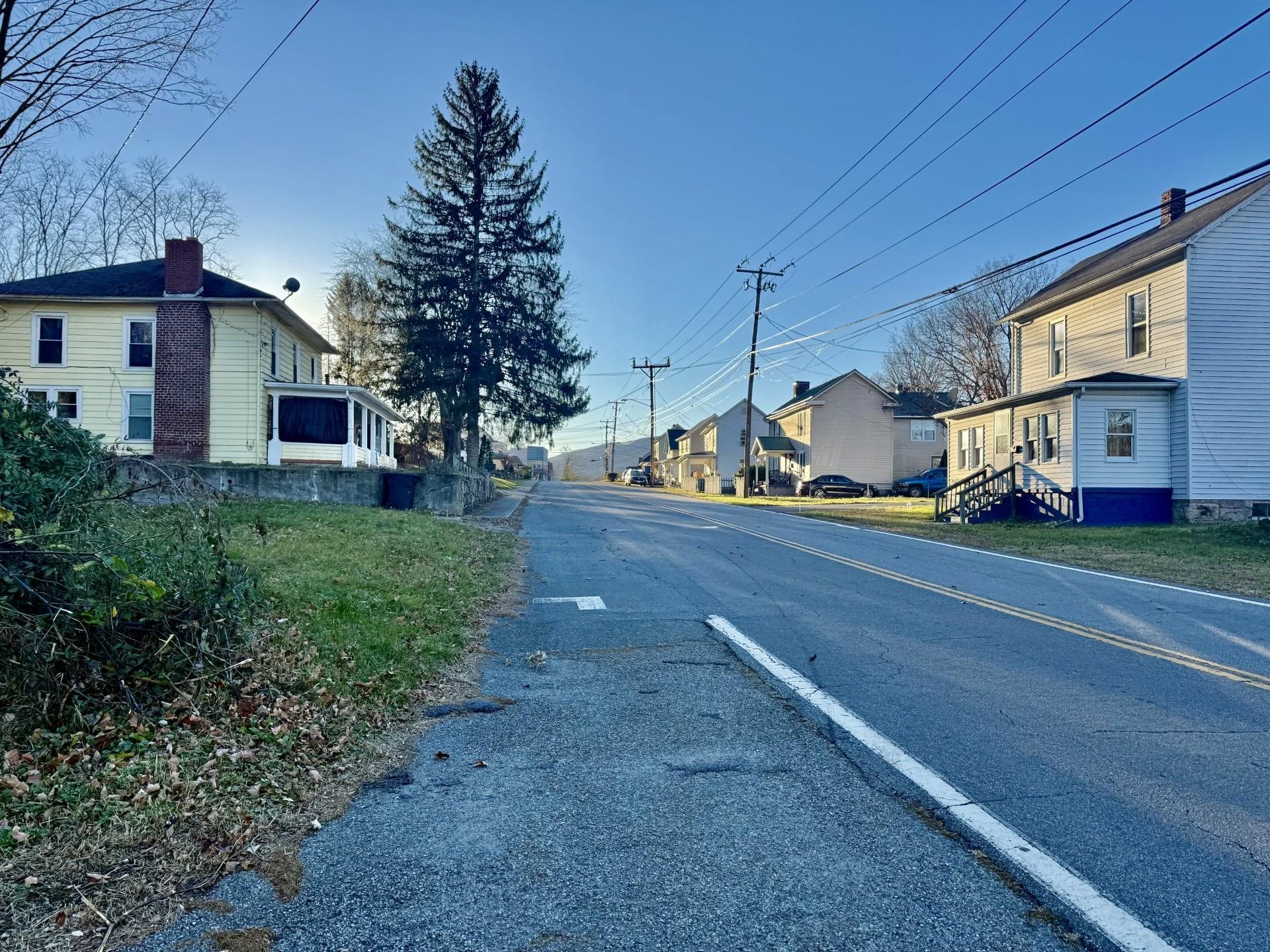 718 Main St Street E