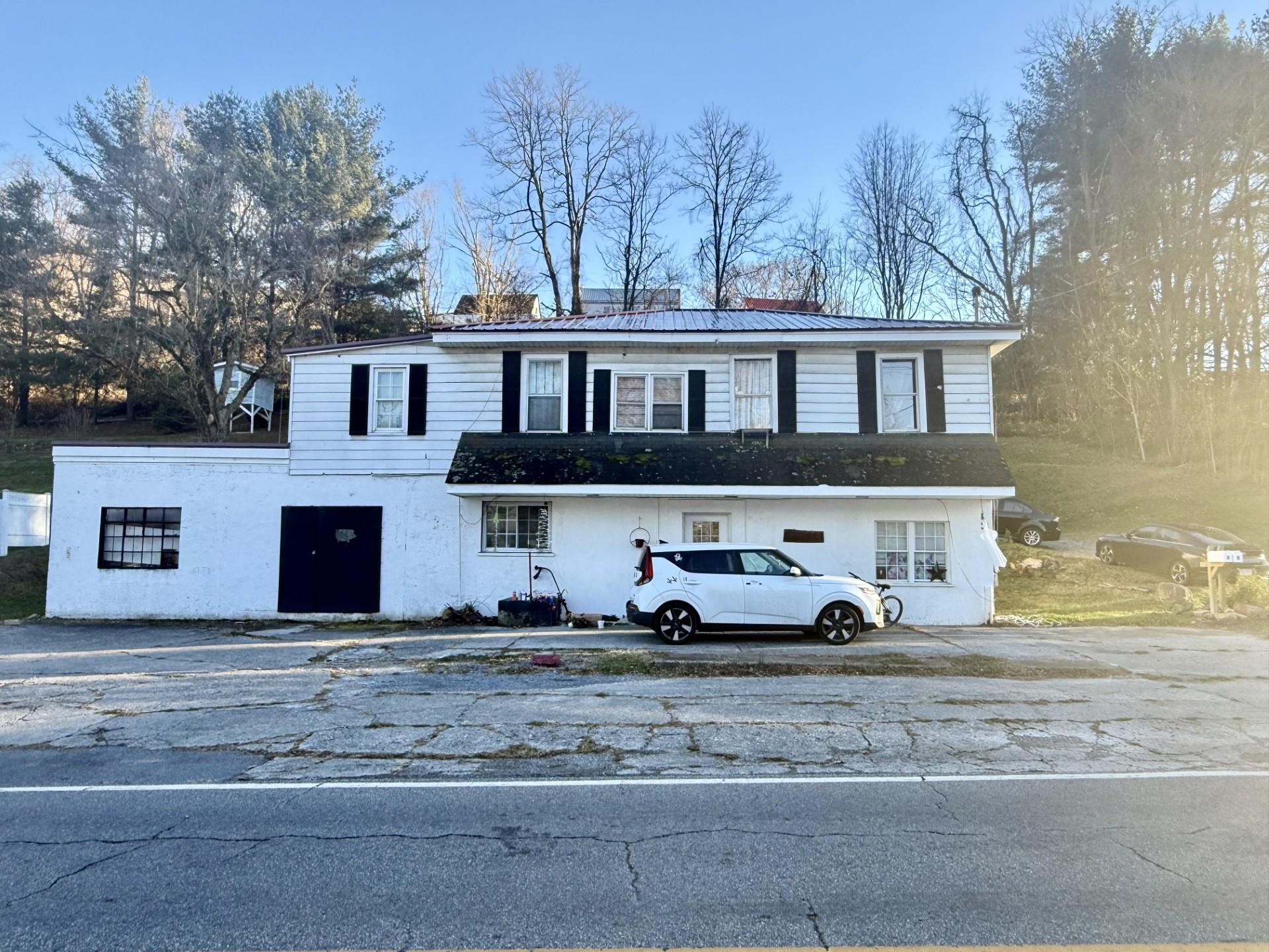718 Main St Street E