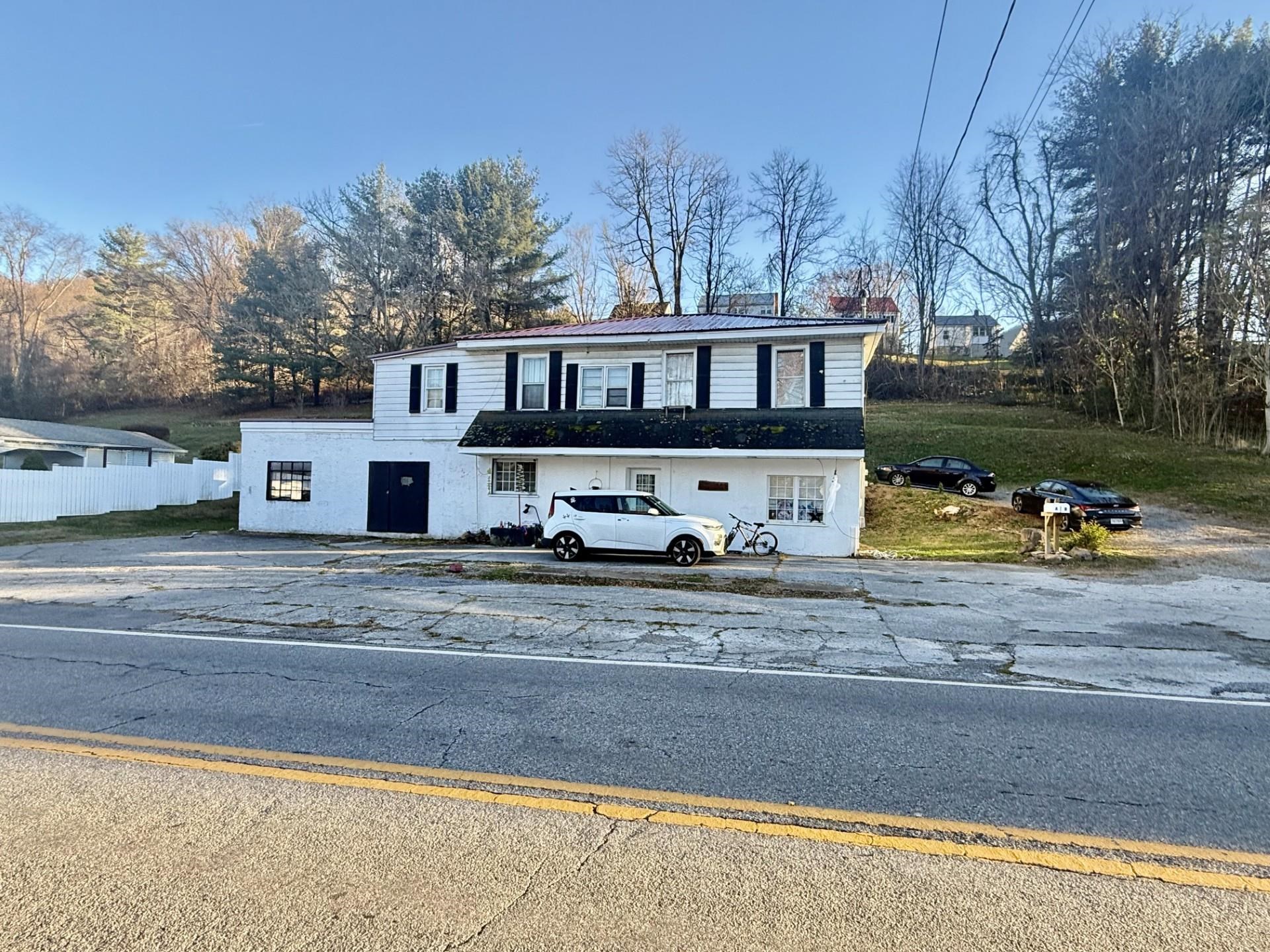718 Main St Street E