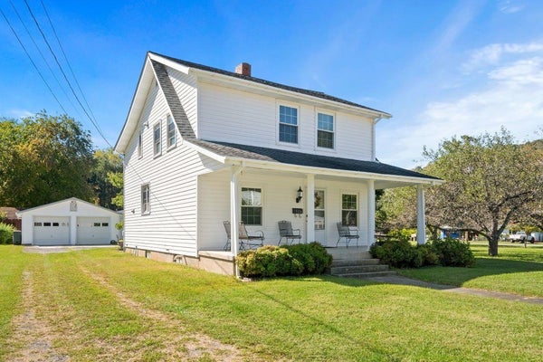 104 ESTHER ST, NARROWS, VA 24124 - Image 7ea09cc1ee82c9b83fe455ea0255aaaf/1095489069