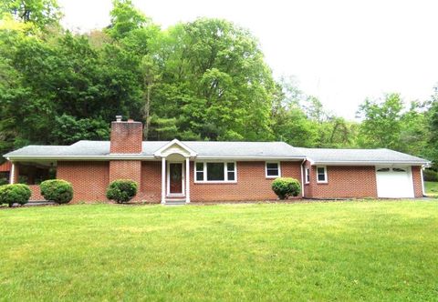 1961 Wolf Creek Road Narrows VA 24124