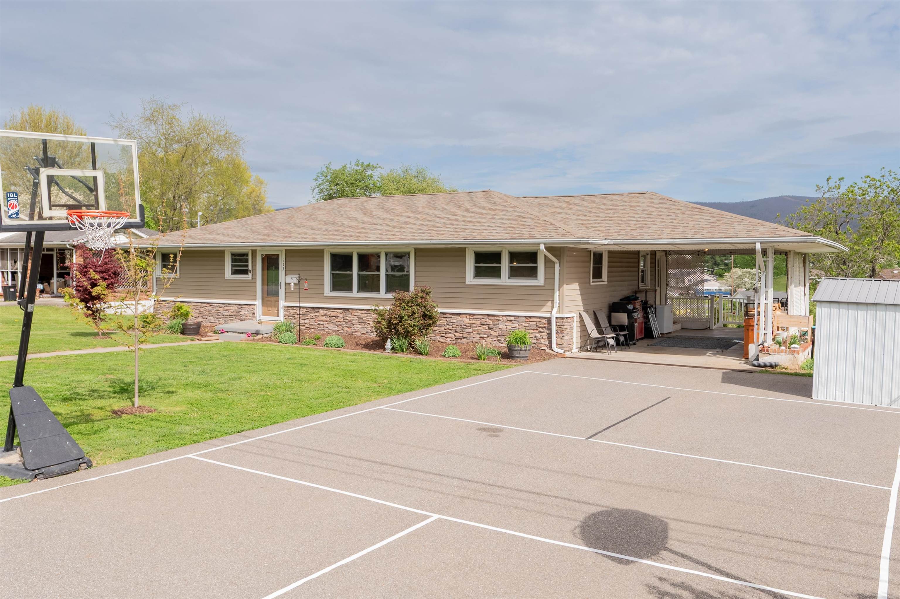 913 Locust Drive