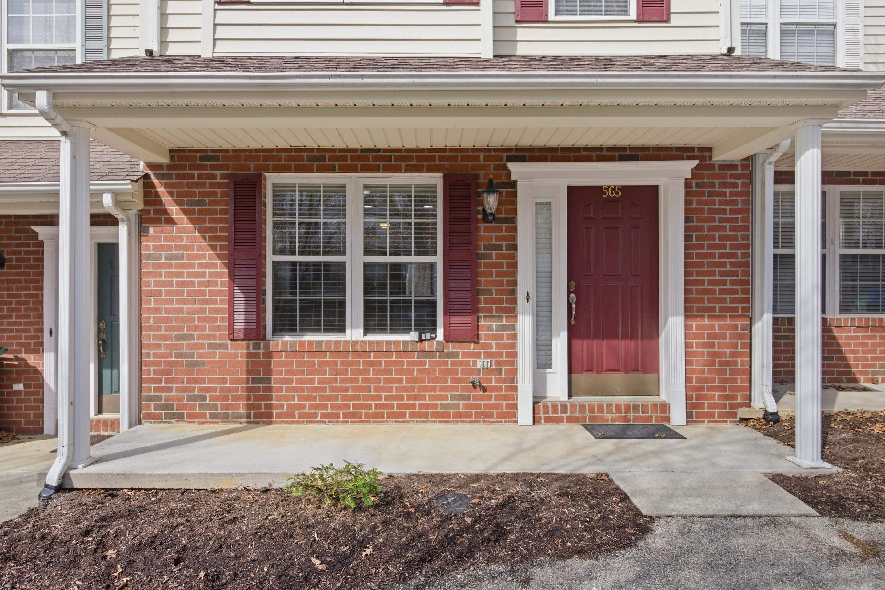 565 Oaktree Boulevard