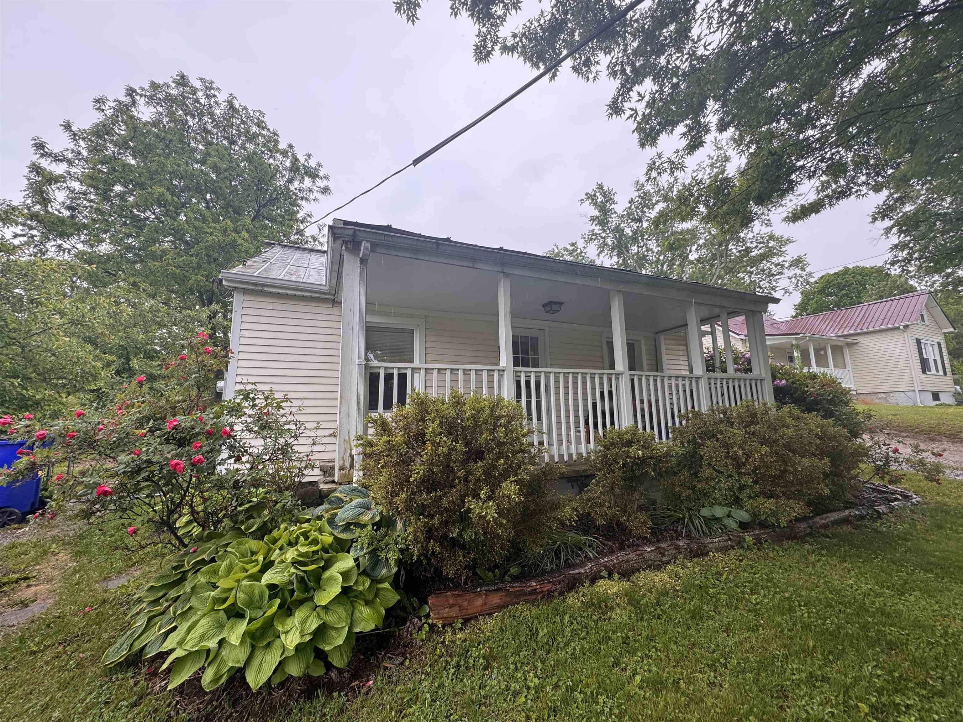 912 GILES Road