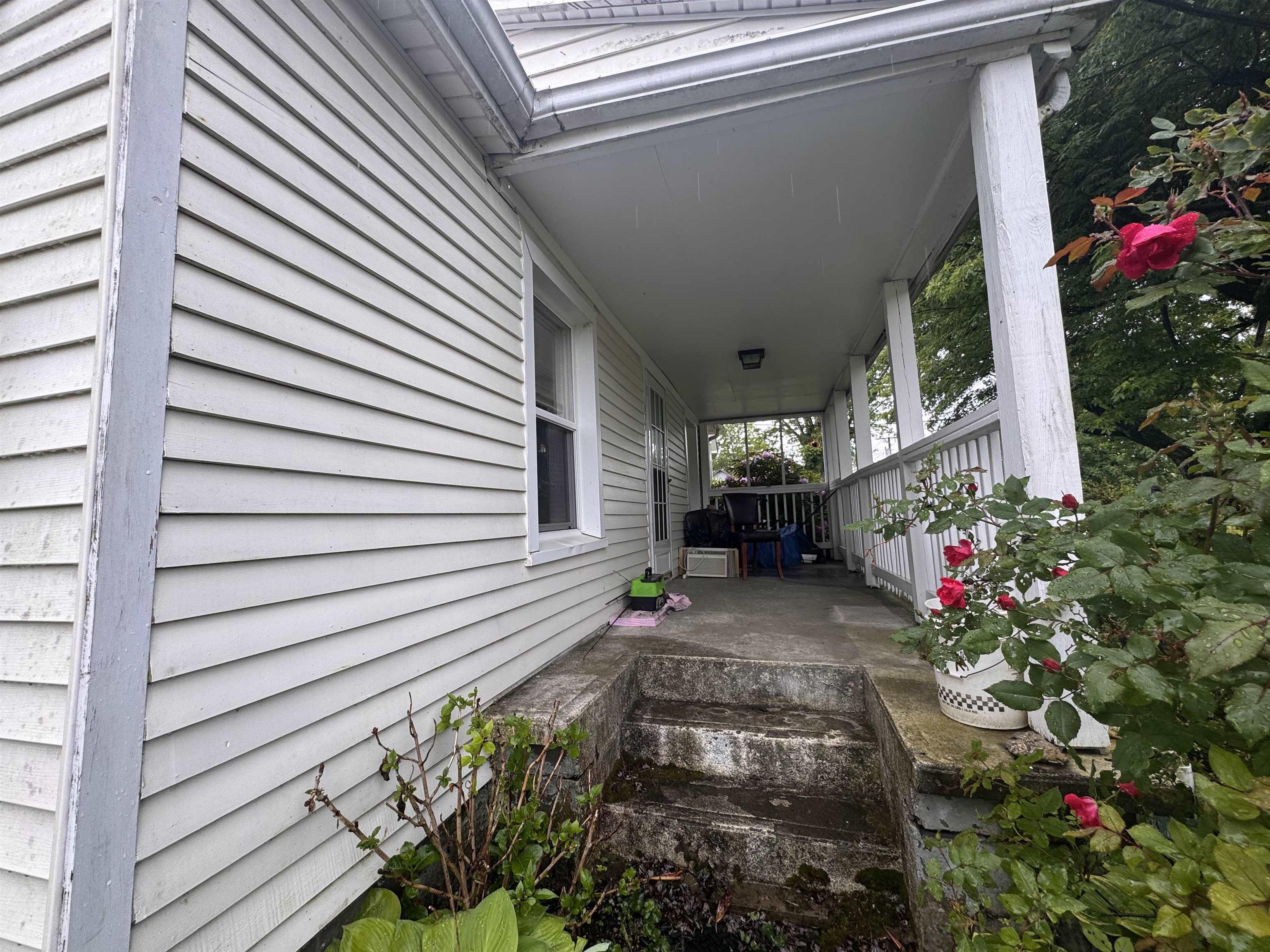 912 GILES Road