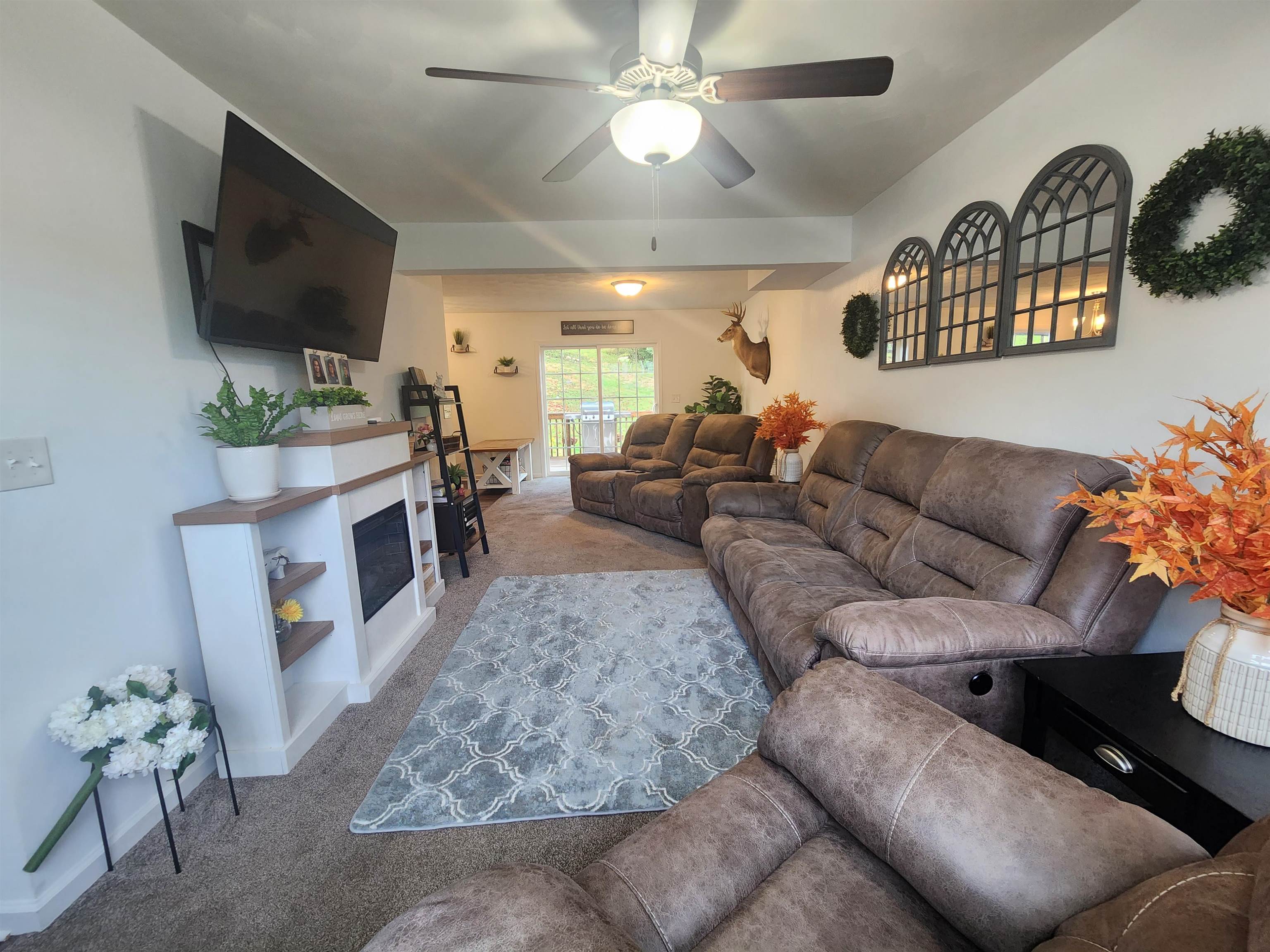 960 CROSSCREEK Drive