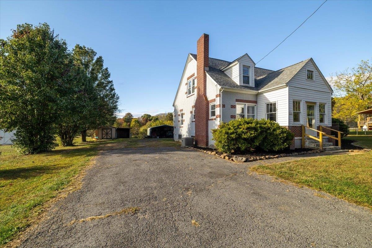 218 DOE CREEK Road