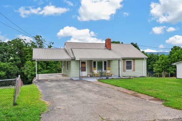 4416 JAKE BUFORD AVE, PULASKI, VA 24301 - Image 916e62ca0ed0f9a4ddceabaa6f75c03f/2356571364