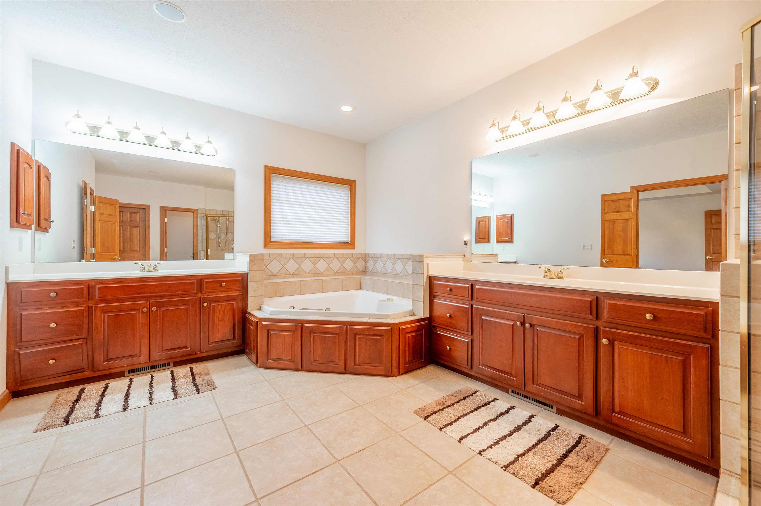 Pearisburg, Virginia 24134, United States, 4 Bedrooms Bedrooms, ,4 BathroomsBathrooms,Residential,Active,66961