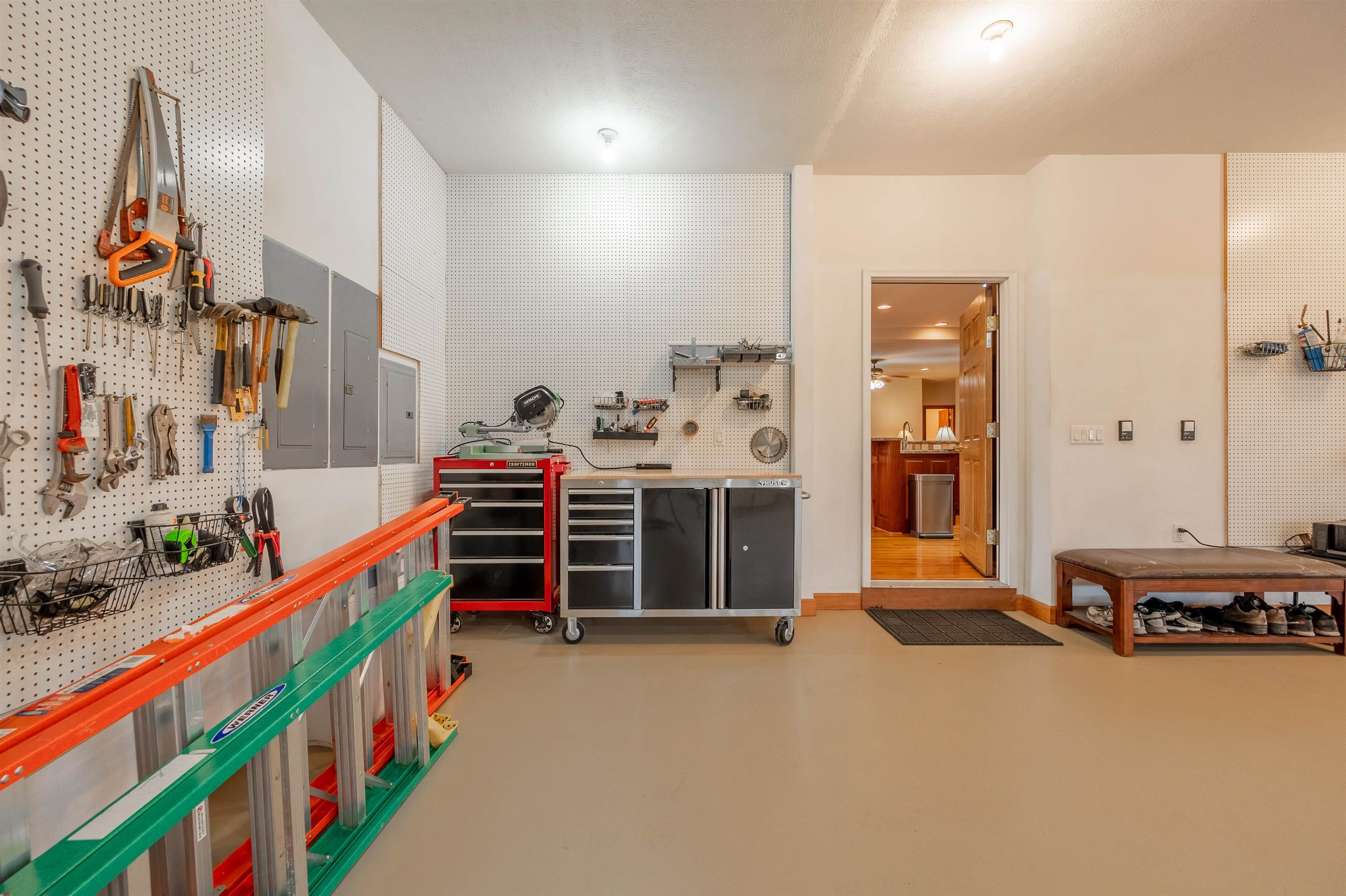 Pearisburg, Virginia 24134, United States, 4 Bedrooms Bedrooms, ,4 BathroomsBathrooms,Residential,Active,66961