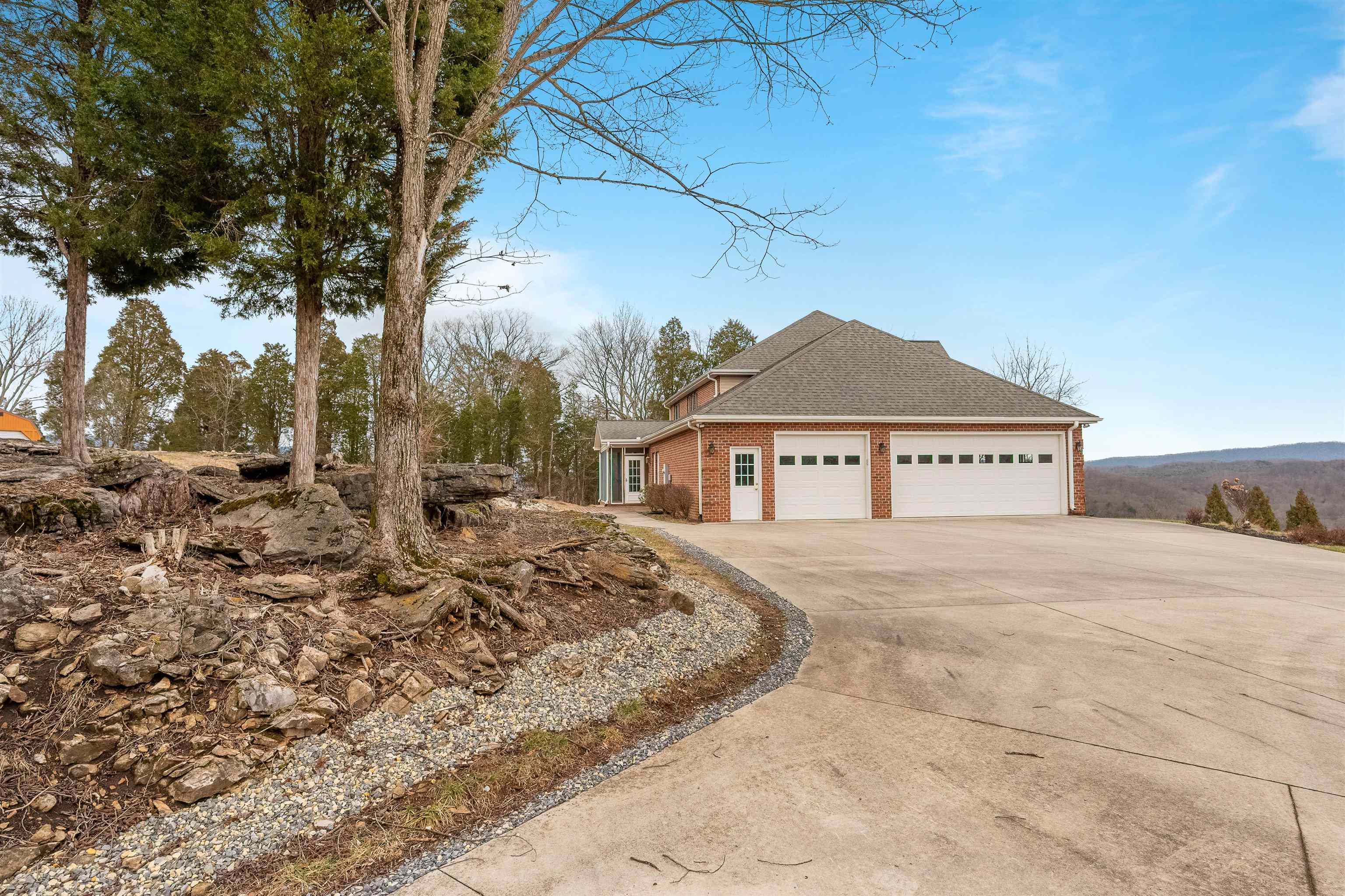 Pearisburg, Virginia 24134, United States, 4 Bedrooms Bedrooms, ,4 BathroomsBathrooms,Residential,Active,66961