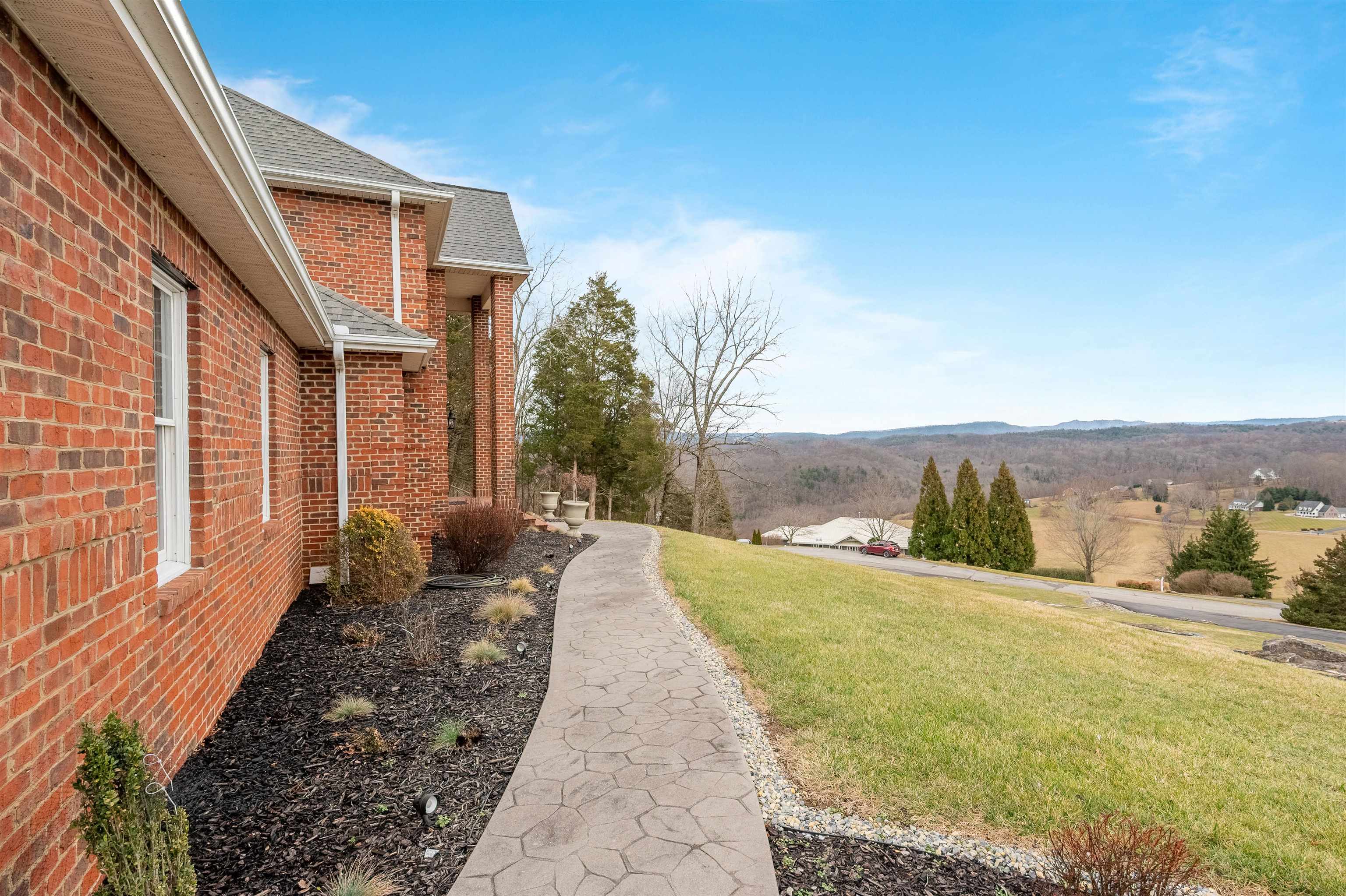 Pearisburg, Virginia 24134, United States, 4 Bedrooms Bedrooms, ,4 BathroomsBathrooms,Residential,Active,66961