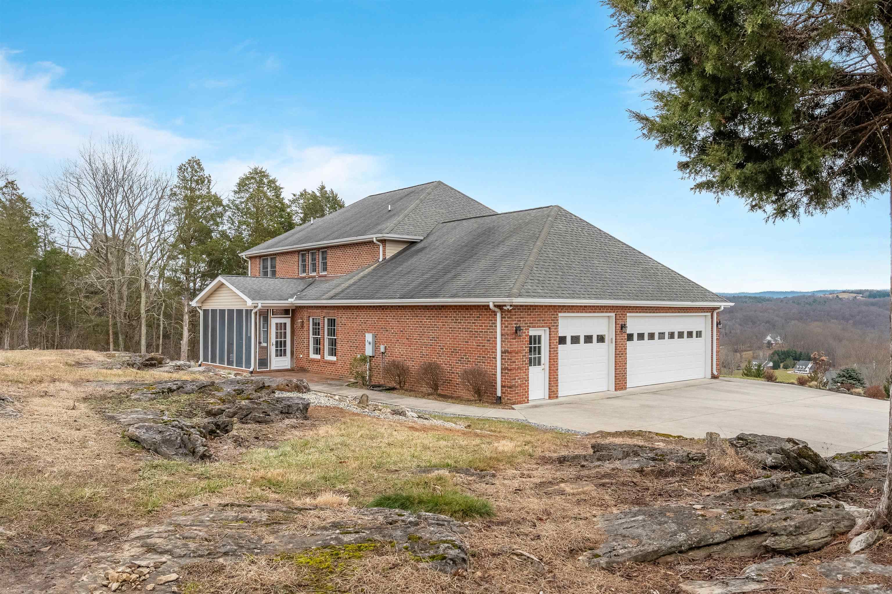 Pearisburg, Virginia 24134, United States, 4 Bedrooms Bedrooms, ,4 BathroomsBathrooms,Residential,Active,66961