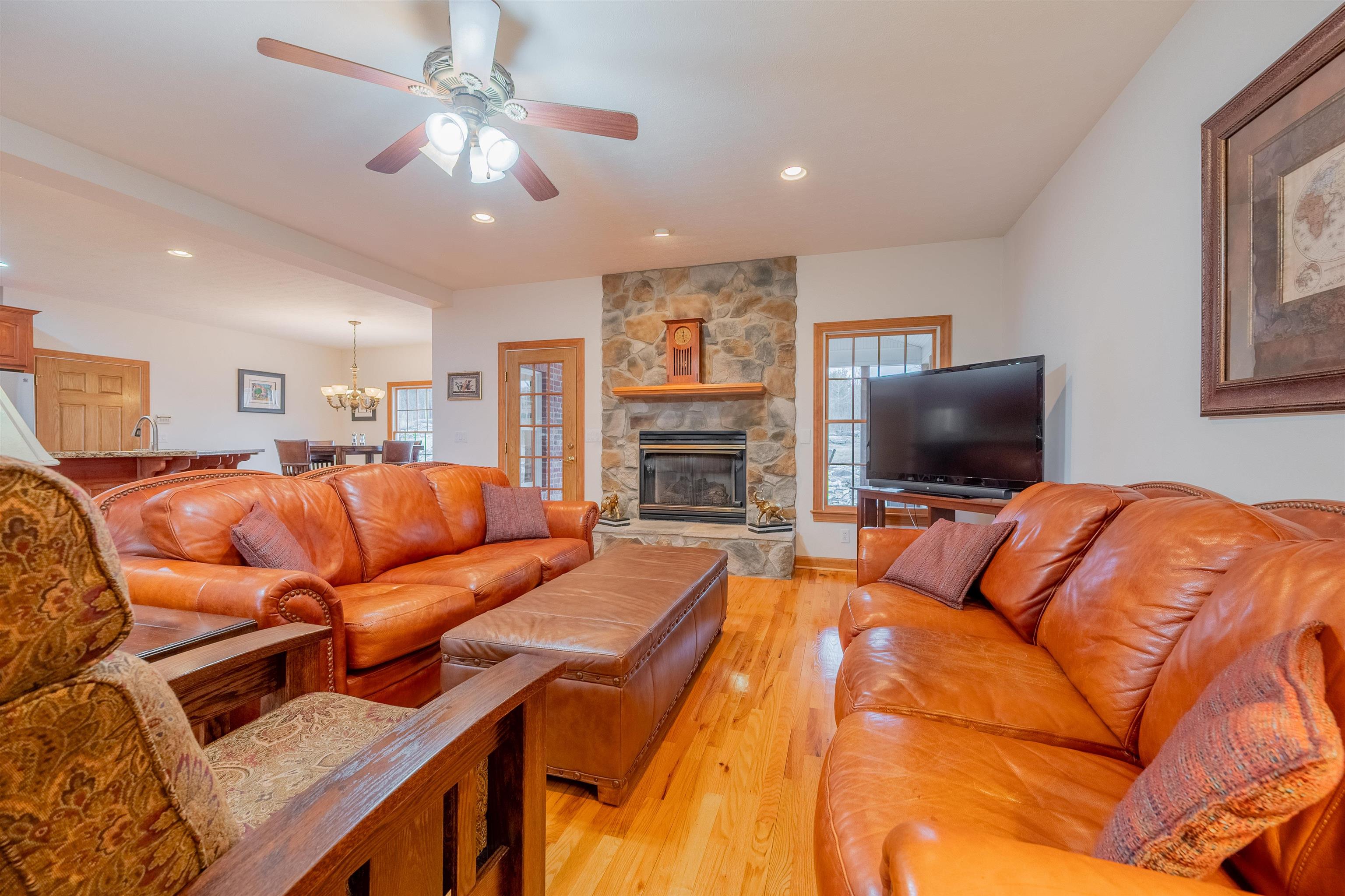 Pearisburg, Virginia 24134, United States, 4 Bedrooms Bedrooms, ,4 BathroomsBathrooms,Residential,Active,66961