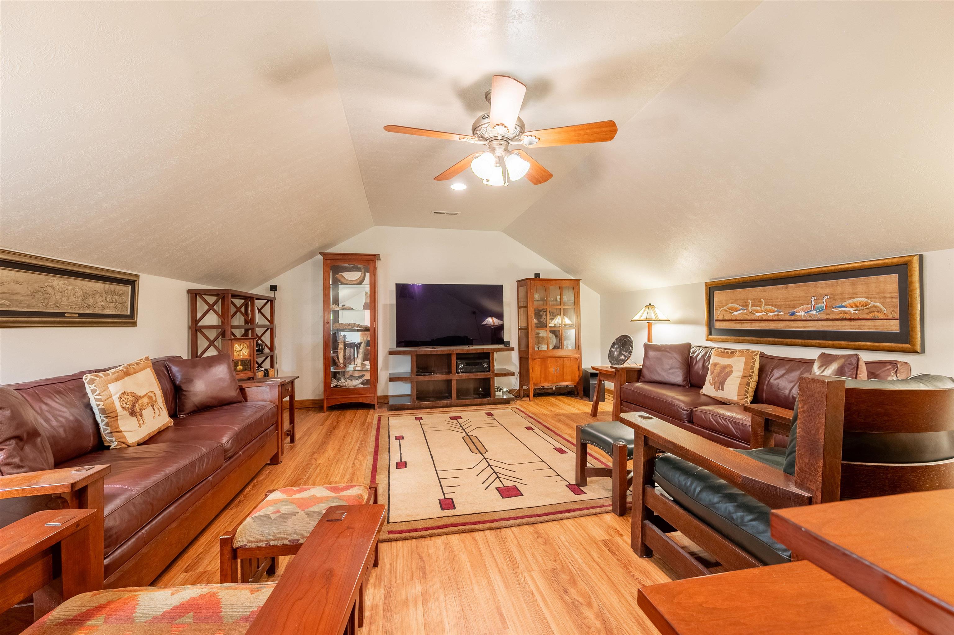 Pearisburg, Virginia 24134, United States, 4 Bedrooms Bedrooms, ,4 BathroomsBathrooms,Residential,Active,66961