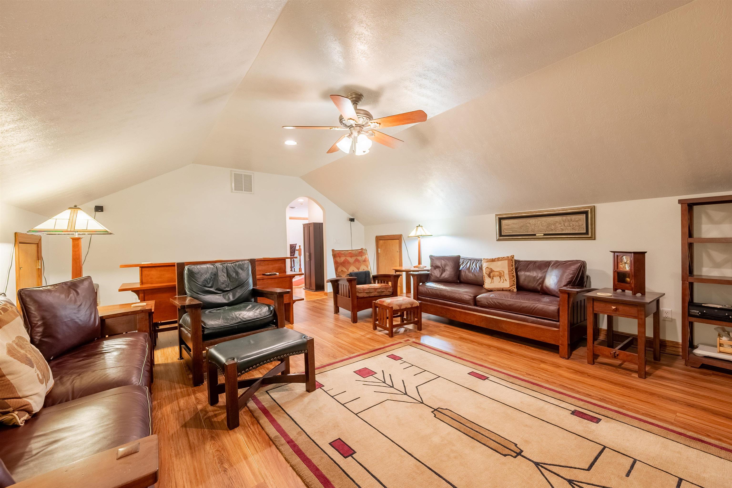 Pearisburg, Virginia 24134, United States, 4 Bedrooms Bedrooms, ,4 BathroomsBathrooms,Residential,Active,66961