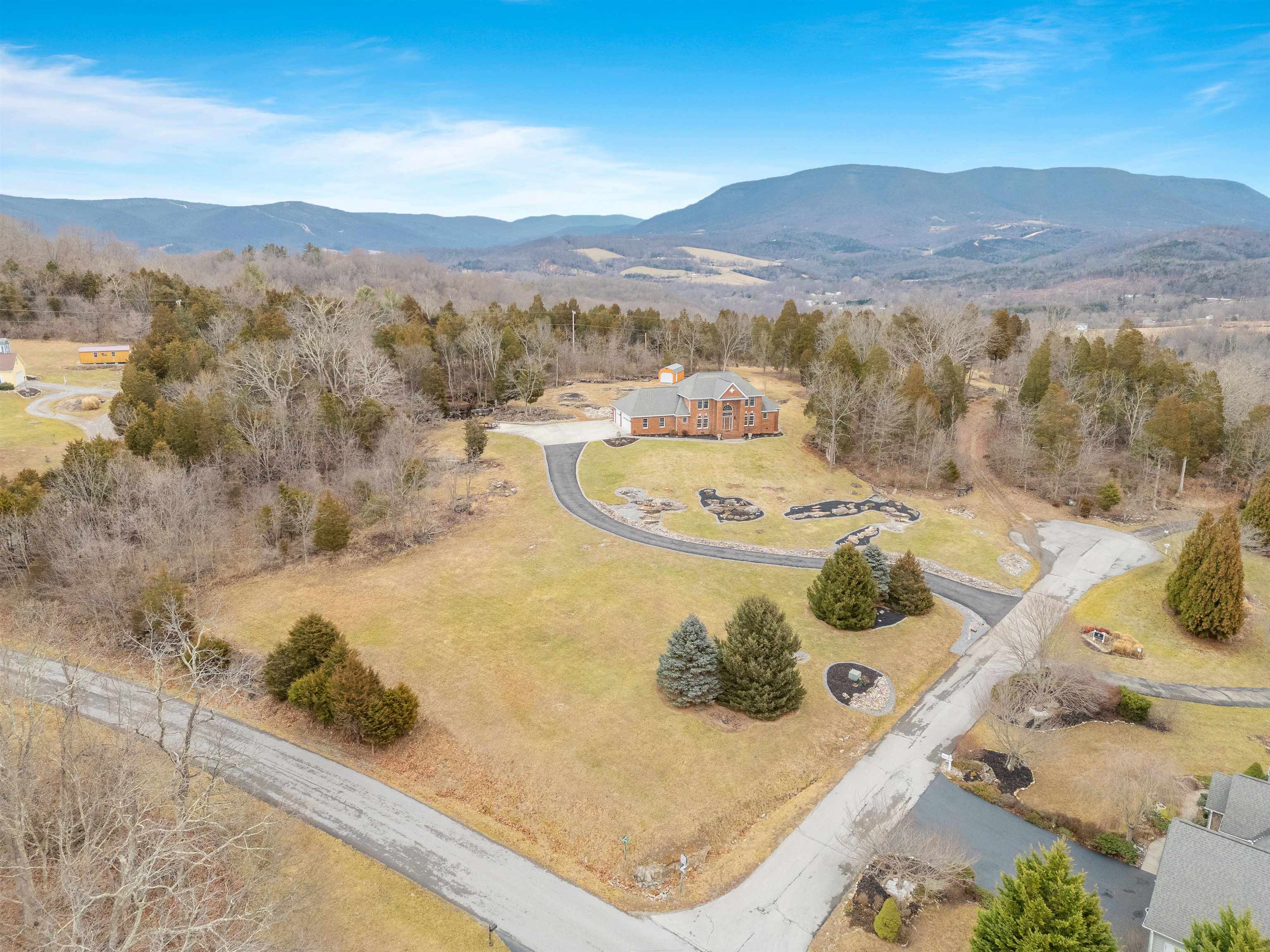 Pearisburg, Virginia 24134, United States, 4 Bedrooms Bedrooms, ,4 BathroomsBathrooms,Residential,Active,66961