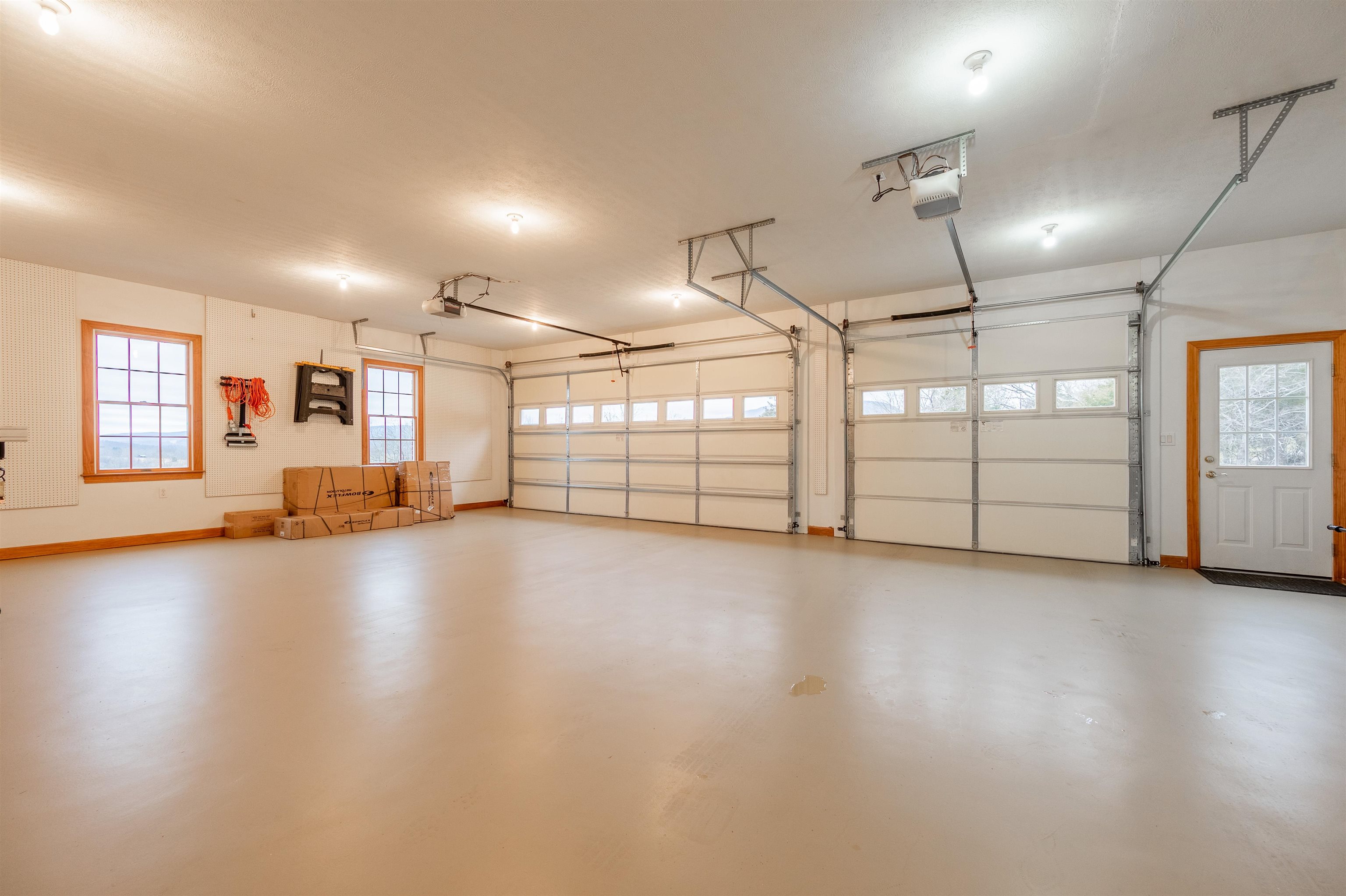 Pearisburg, Virginia 24134, United States, 4 Bedrooms Bedrooms, ,4 BathroomsBathrooms,Residential,Active,66961