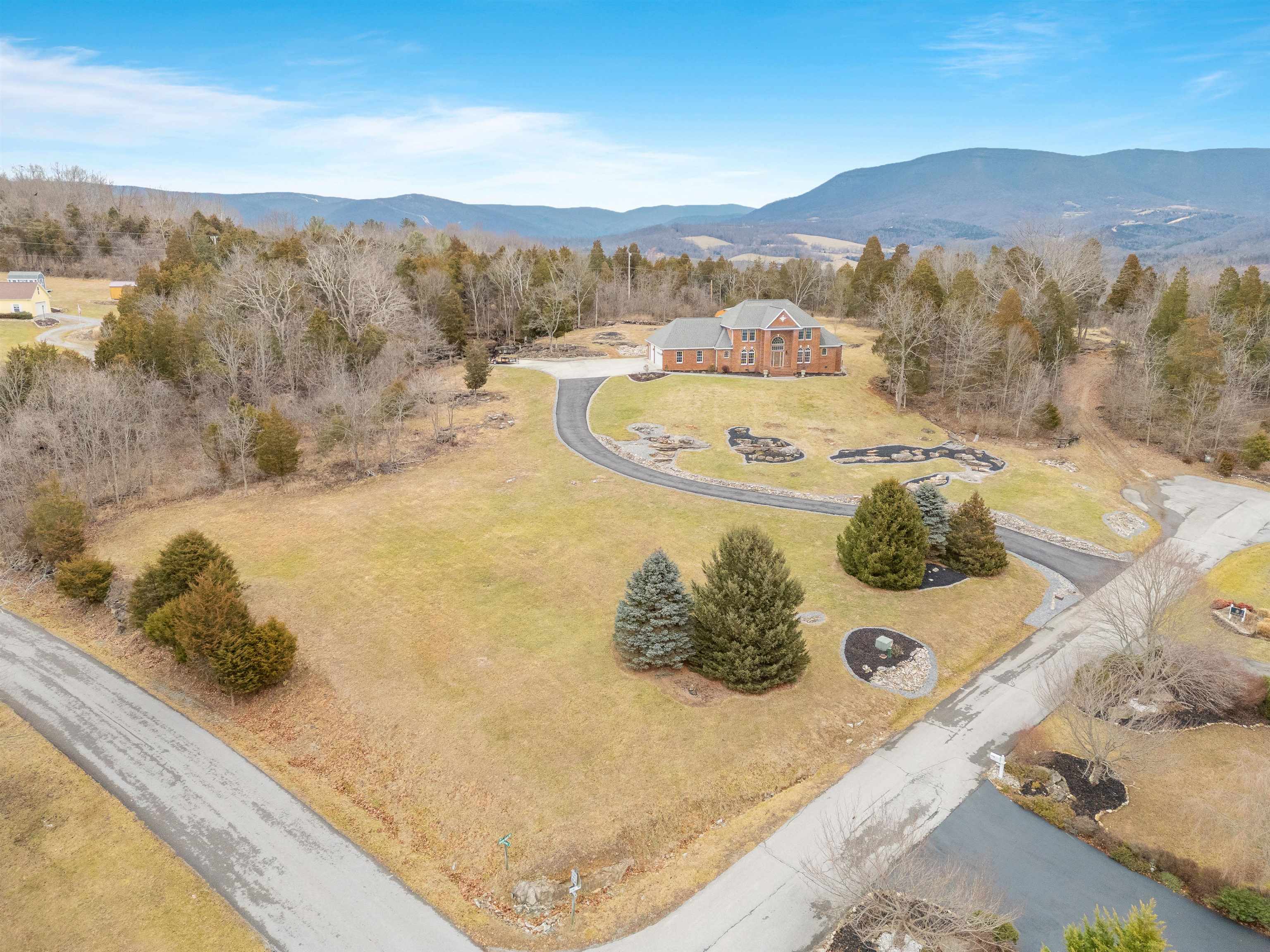 Pearisburg, Virginia 24134, United States, 4 Bedrooms Bedrooms, ,4 BathroomsBathrooms,Residential,Active,66961