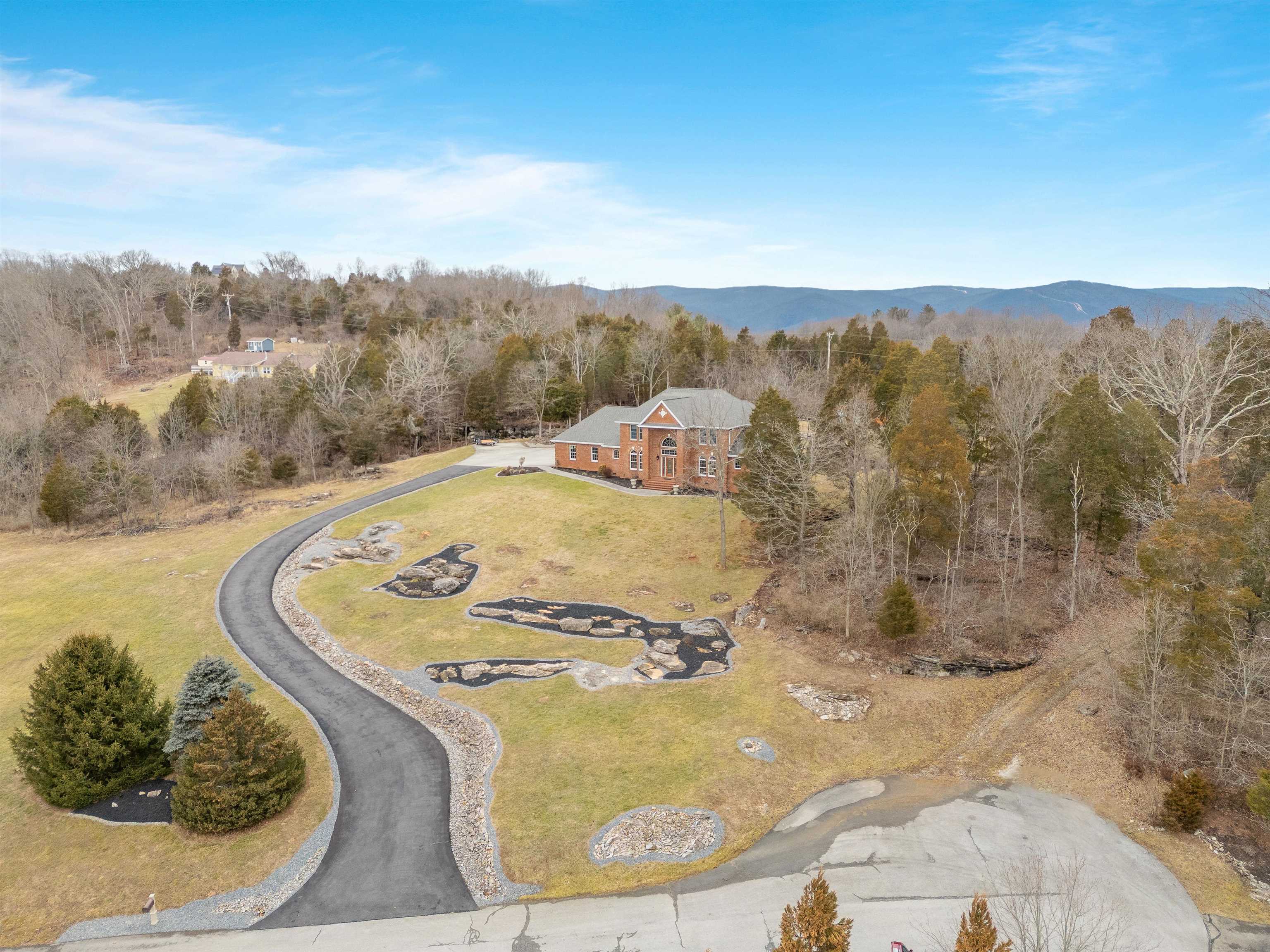 Pearisburg, Virginia 24134, United States, 4 Bedrooms Bedrooms, ,4 BathroomsBathrooms,Residential,Active,66961