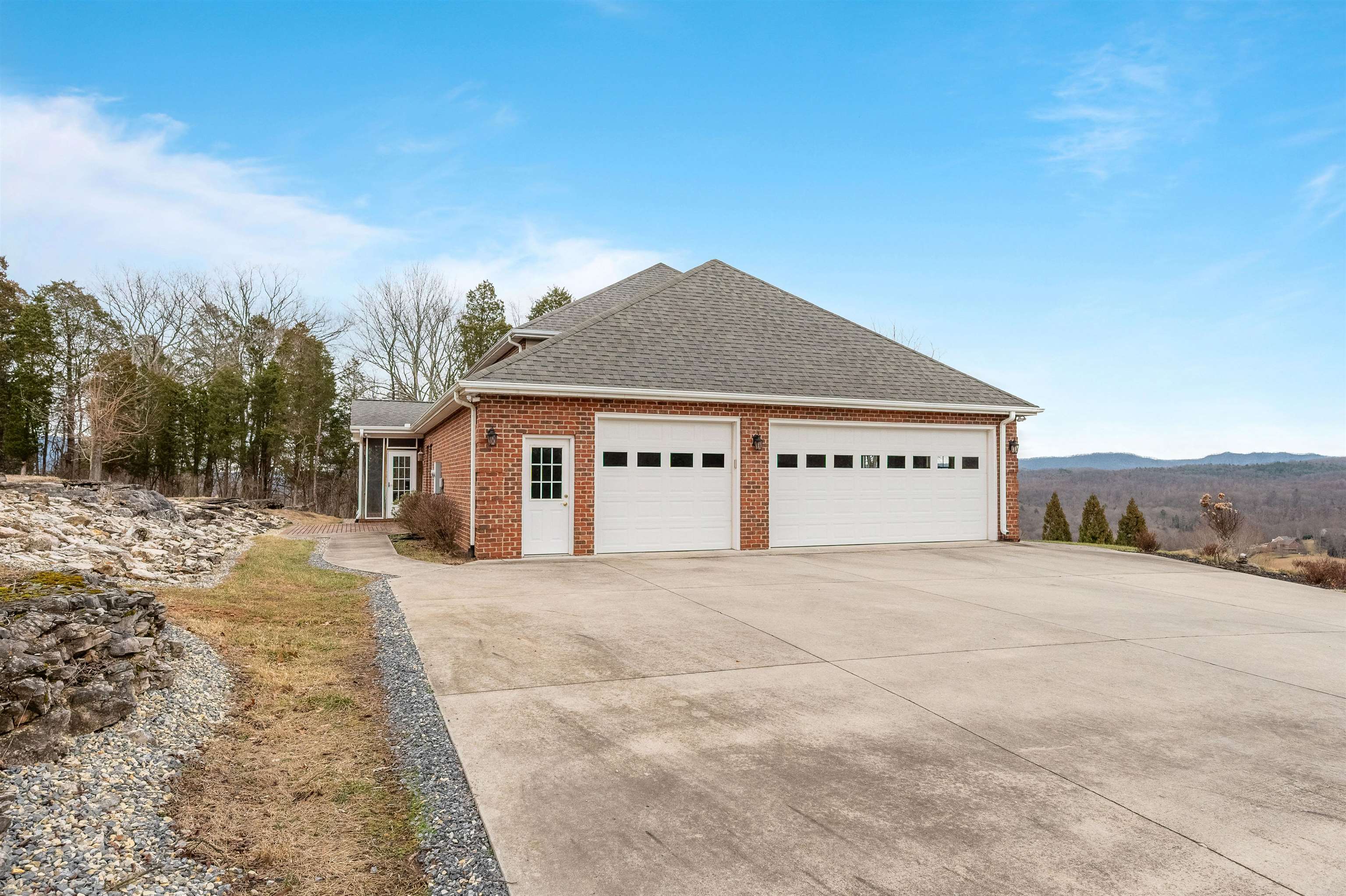 Pearisburg, Virginia 24134, United States, 4 Bedrooms Bedrooms, ,4 BathroomsBathrooms,Residential,Active,66961