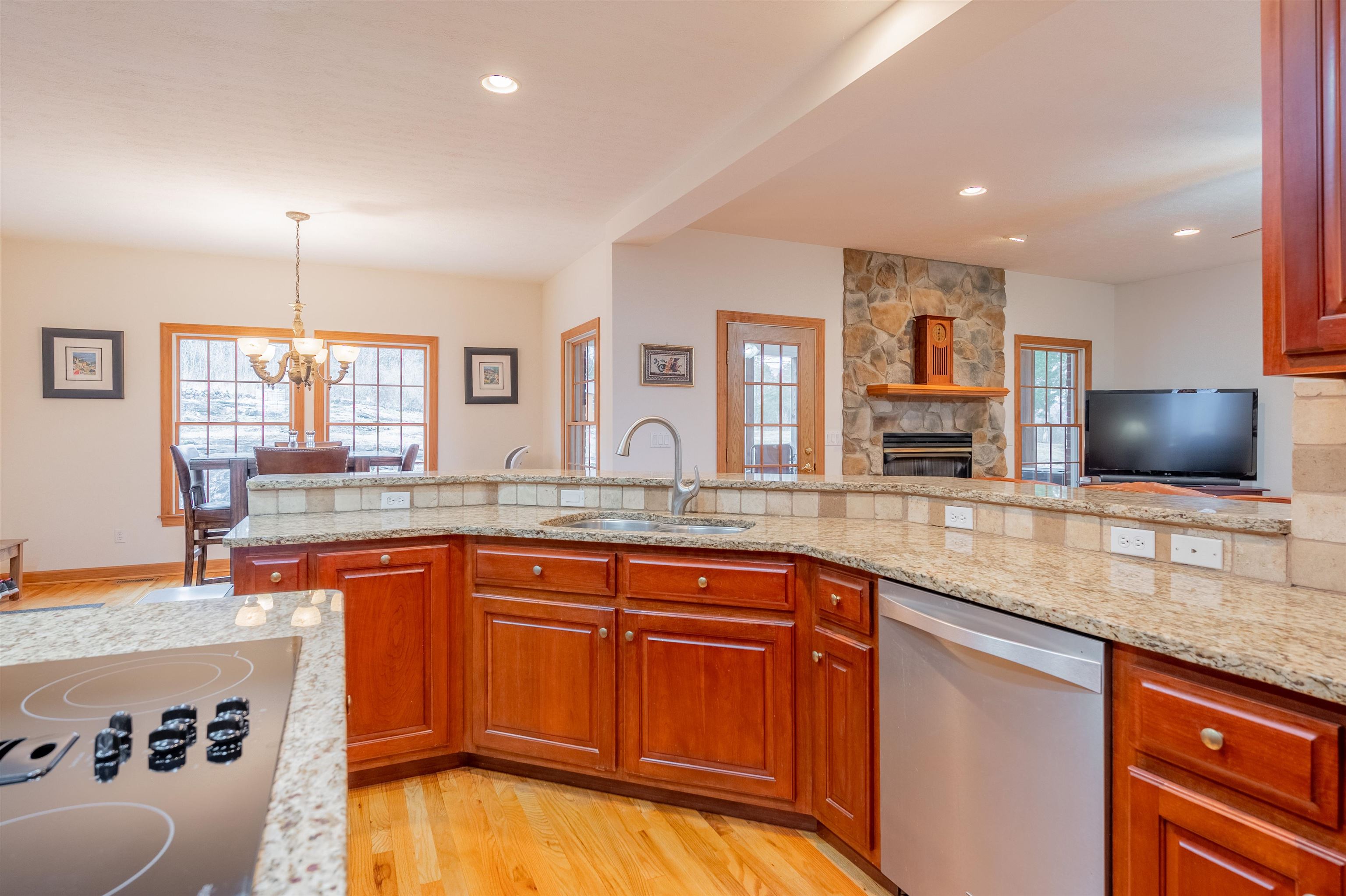 Pearisburg, Virginia 24134, United States, 4 Bedrooms Bedrooms, ,4 BathroomsBathrooms,Residential,Active,66961