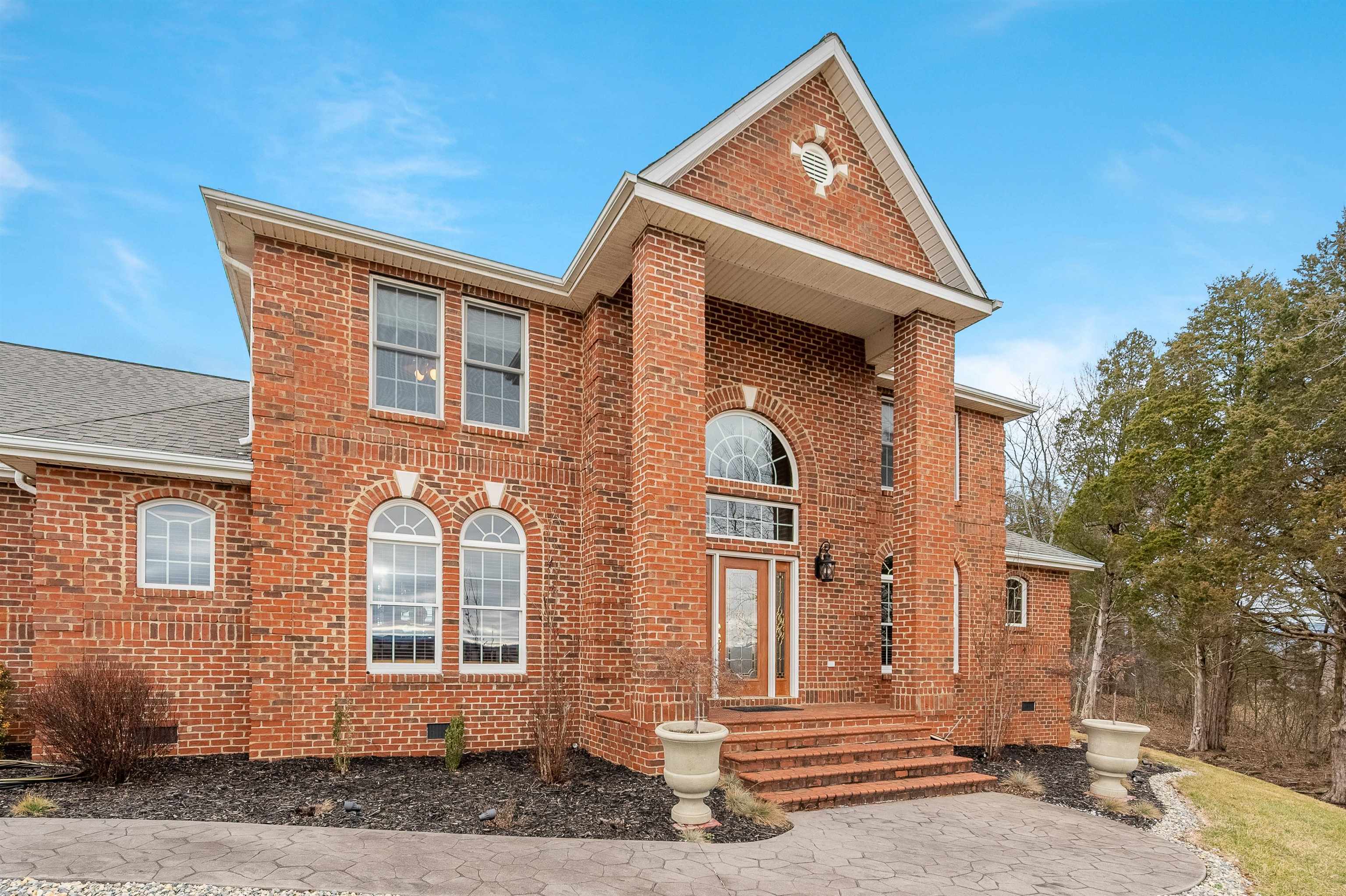 Pearisburg, Virginia 24134, United States, 4 Bedrooms Bedrooms, ,4 BathroomsBathrooms,Residential,Active,66961