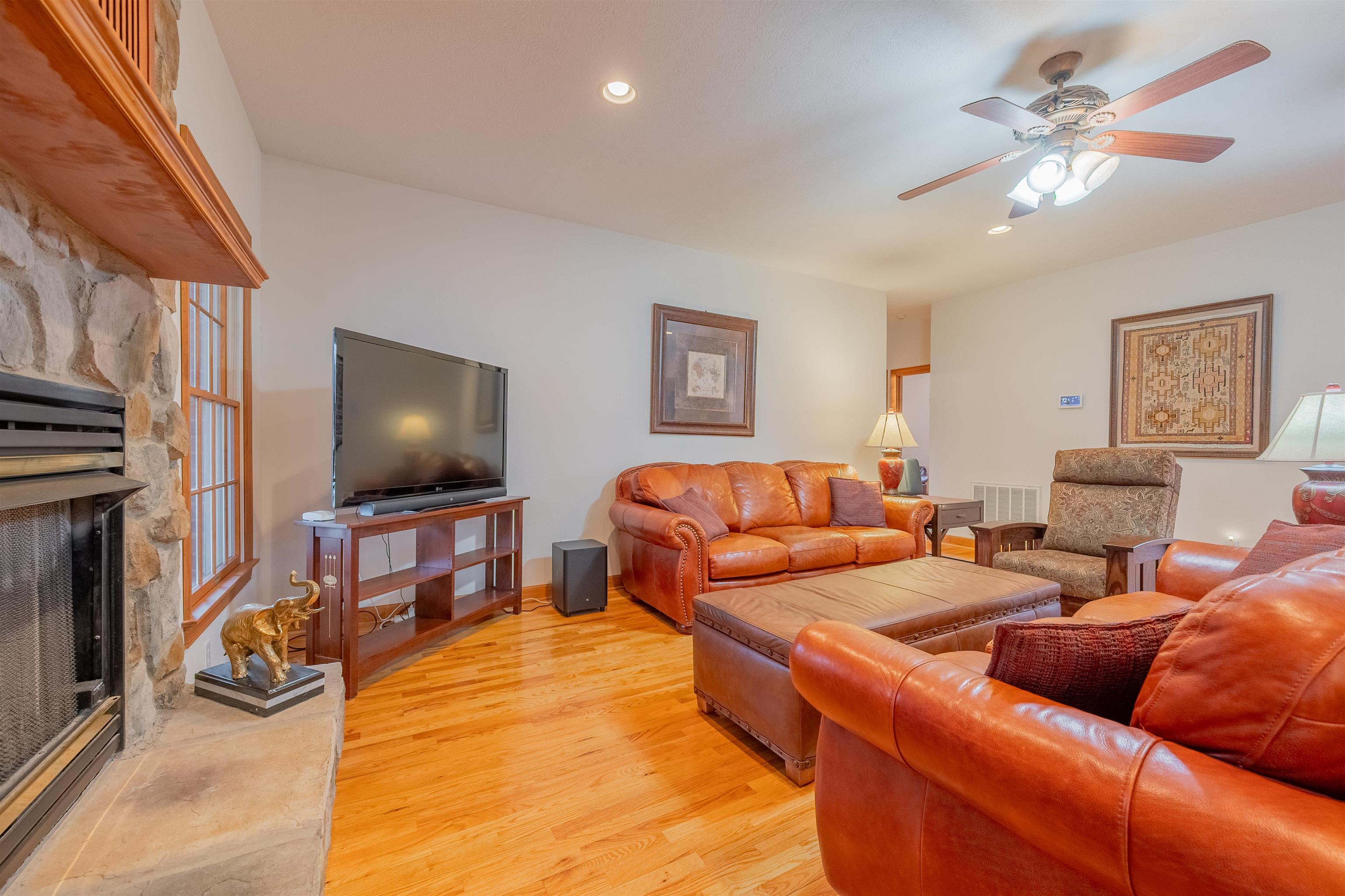 Pearisburg, Virginia 24134, United States, 4 Bedrooms Bedrooms, ,4 BathroomsBathrooms,Residential,Active,66961