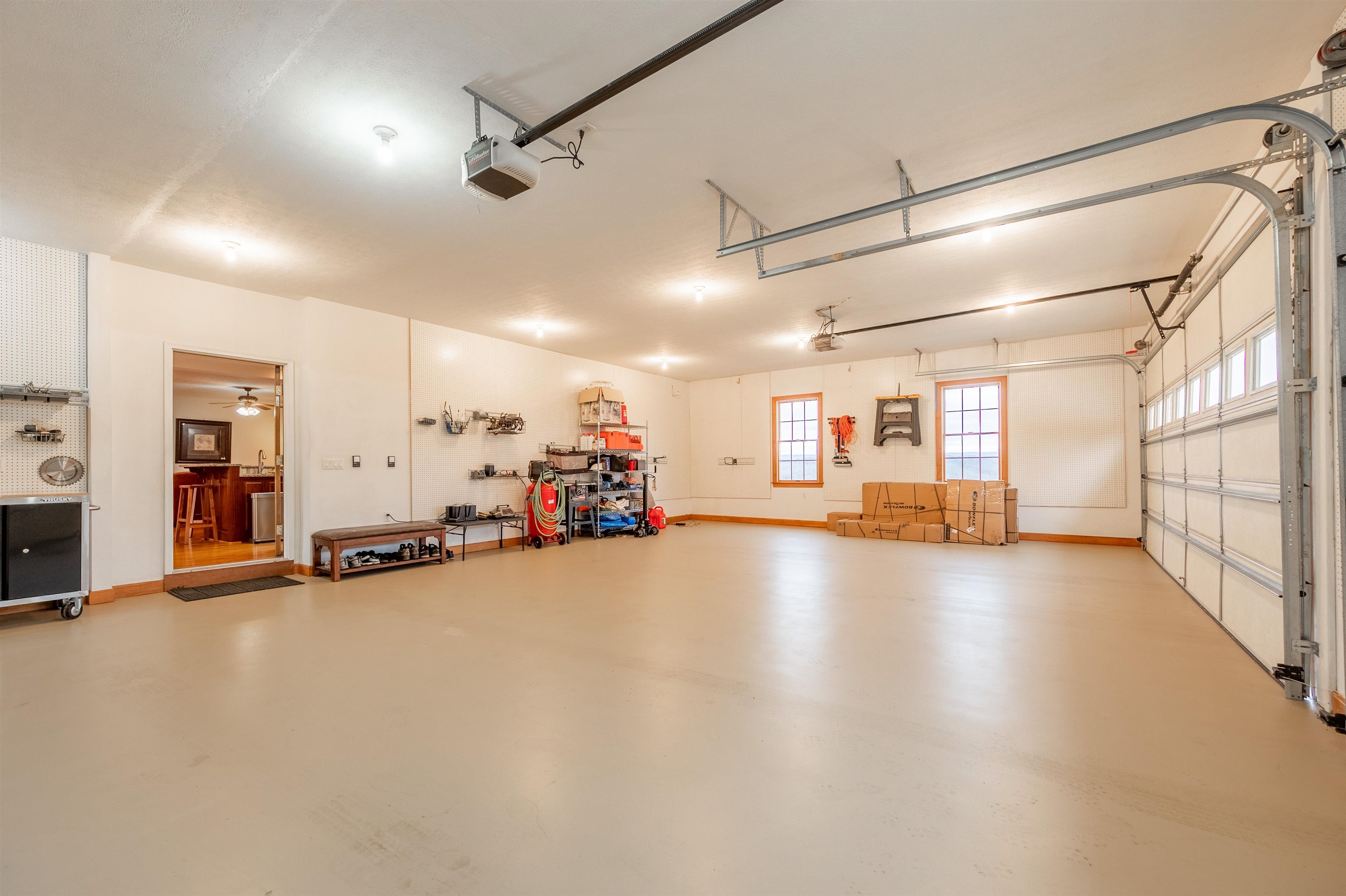 Pearisburg, Virginia 24134, United States, 4 Bedrooms Bedrooms, ,4 BathroomsBathrooms,Residential,Active,66961