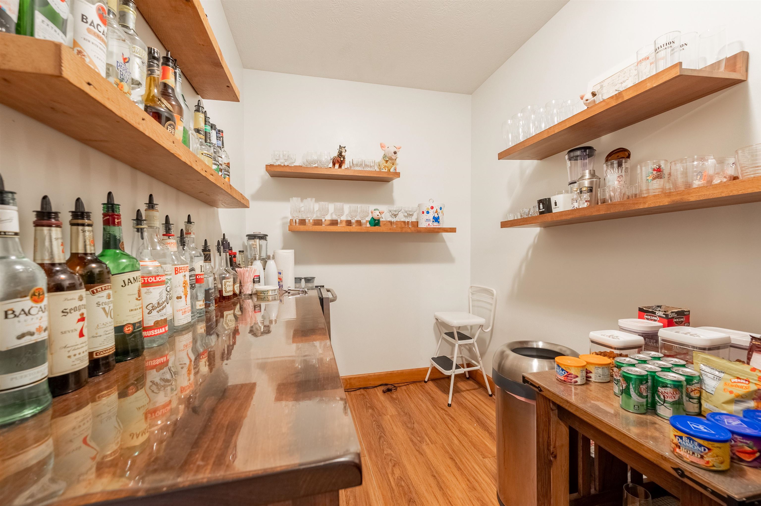 Pearisburg, Virginia 24134, United States, 4 Bedrooms Bedrooms, ,4 BathroomsBathrooms,Residential,Active,66961