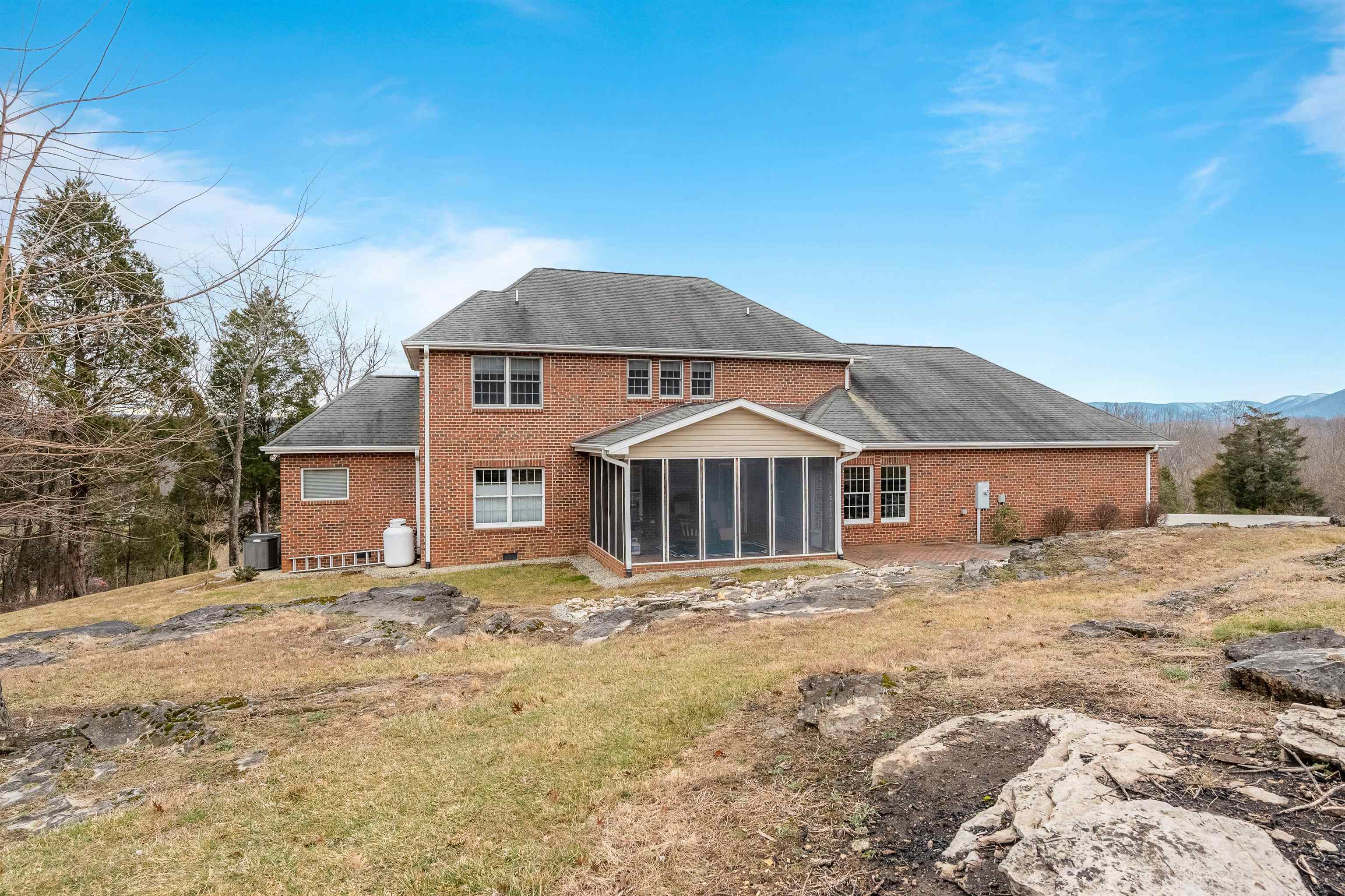 Pearisburg, Virginia 24134, United States, 4 Bedrooms Bedrooms, ,4 BathroomsBathrooms,Residential,Active,66961