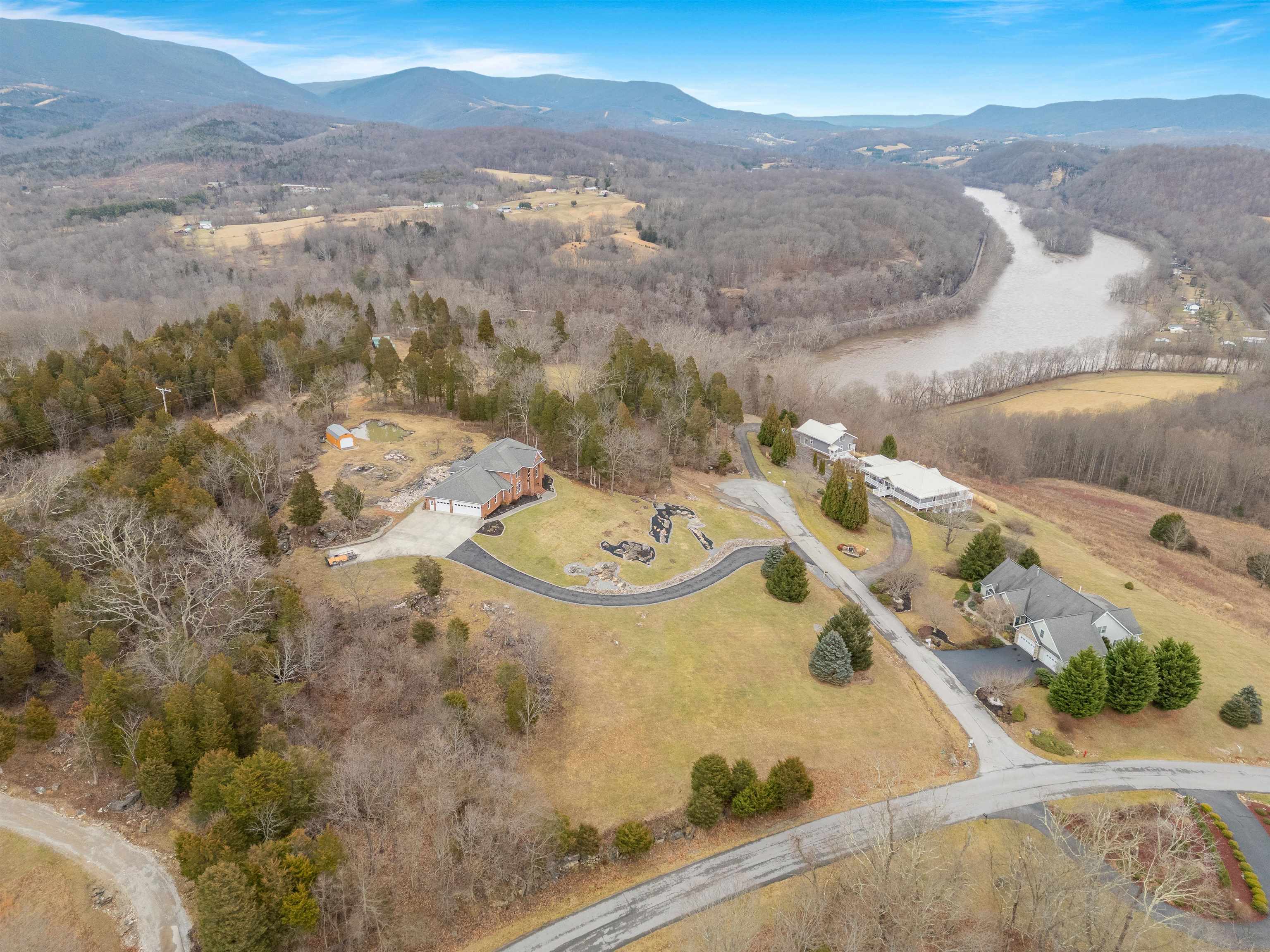 Pearisburg, Virginia 24134, United States, 4 Bedrooms Bedrooms, ,4 BathroomsBathrooms,Residential,Active,66961