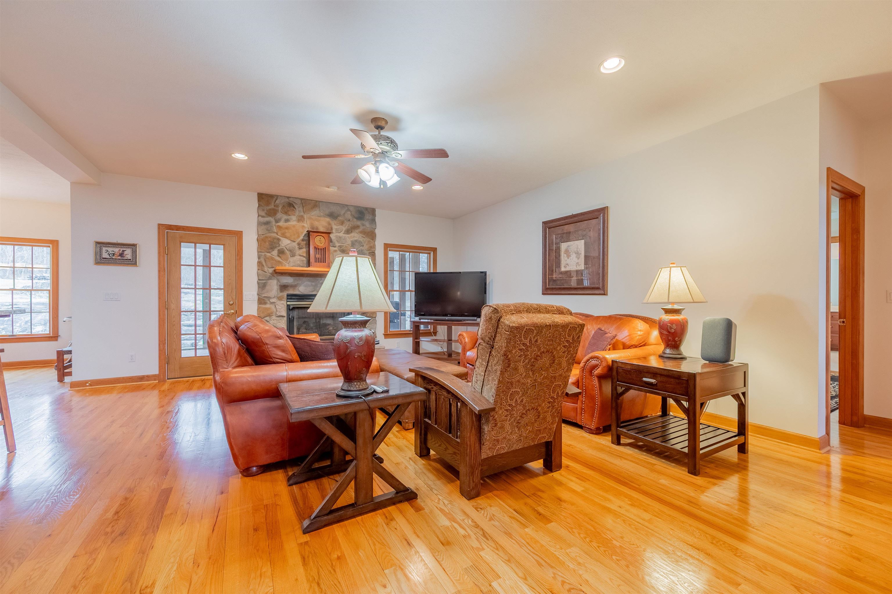 Pearisburg, Virginia 24134, United States, 4 Bedrooms Bedrooms, ,4 BathroomsBathrooms,Residential,Active,66961