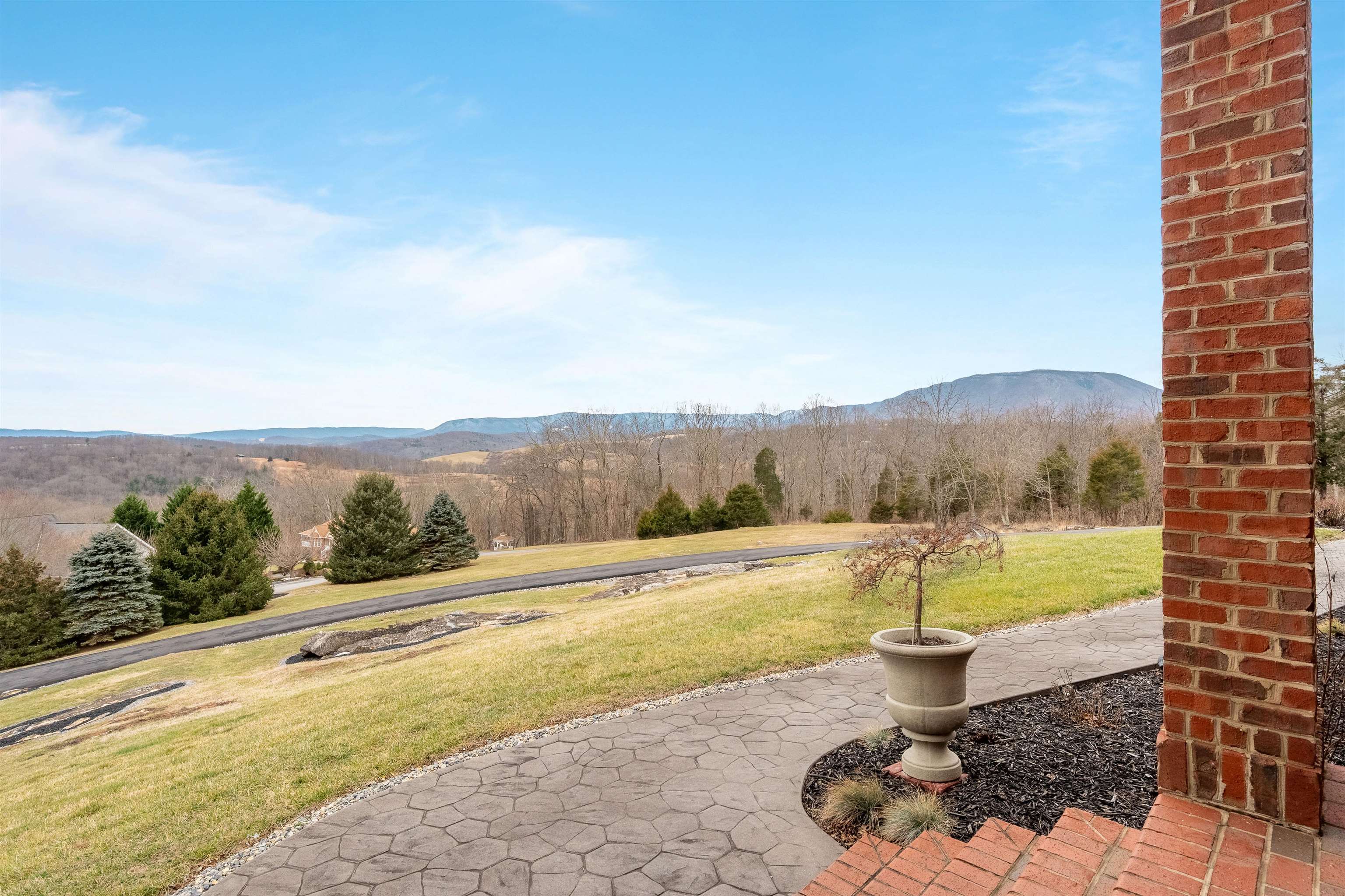 Pearisburg, Virginia 24134, United States, 4 Bedrooms Bedrooms, ,4 BathroomsBathrooms,Residential,Active,66961